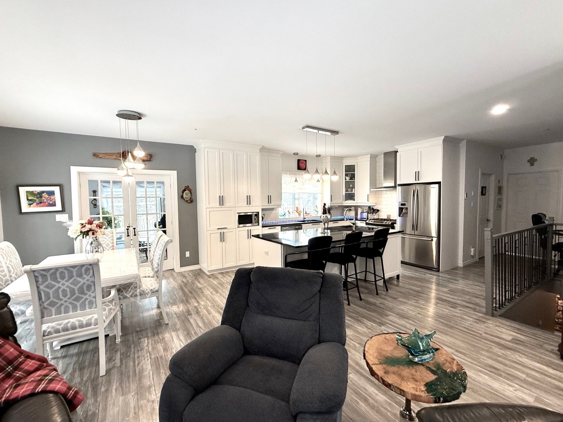 Overall View - Open air style