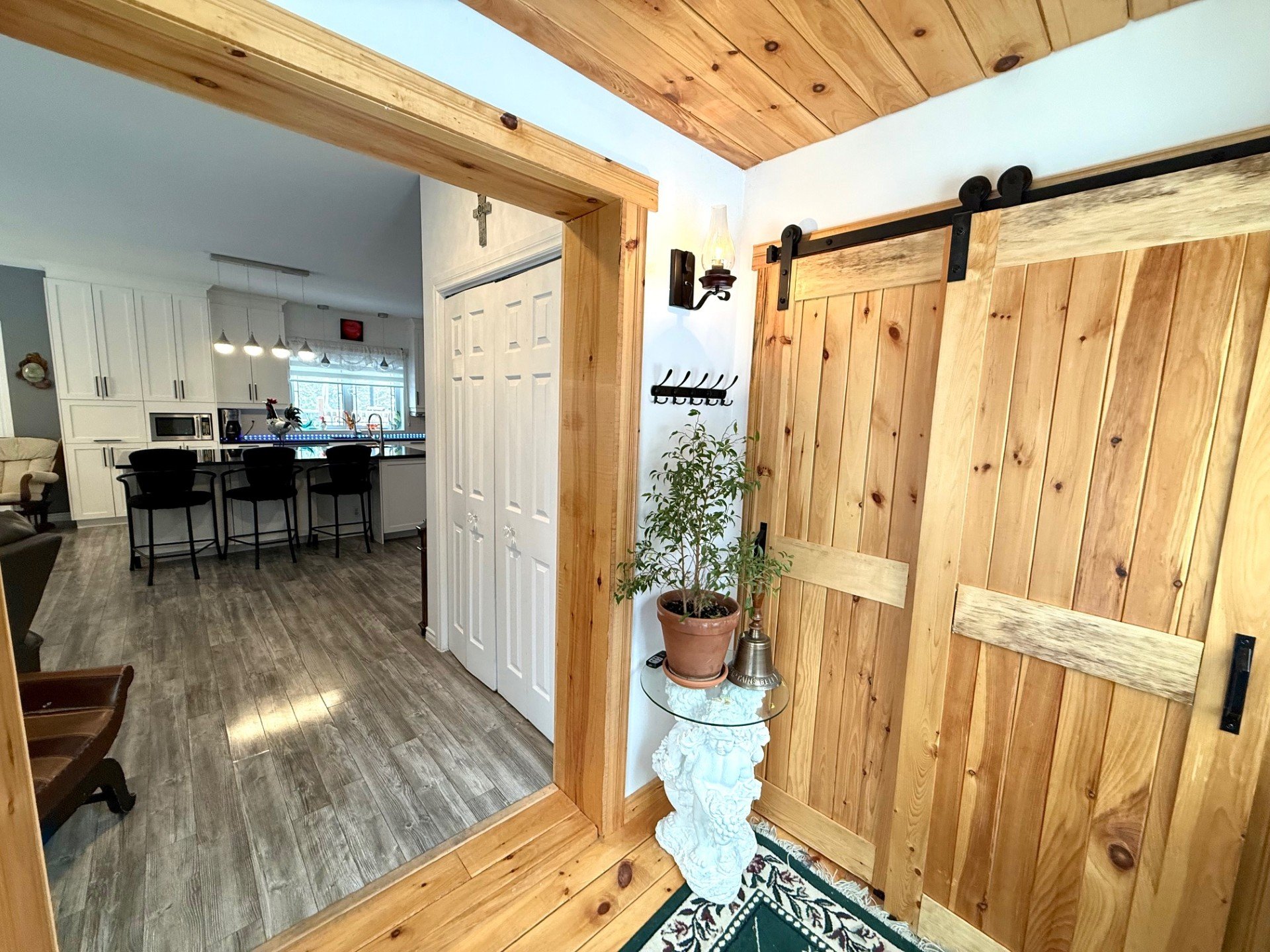 Hallway - Wooden ceiling and floor