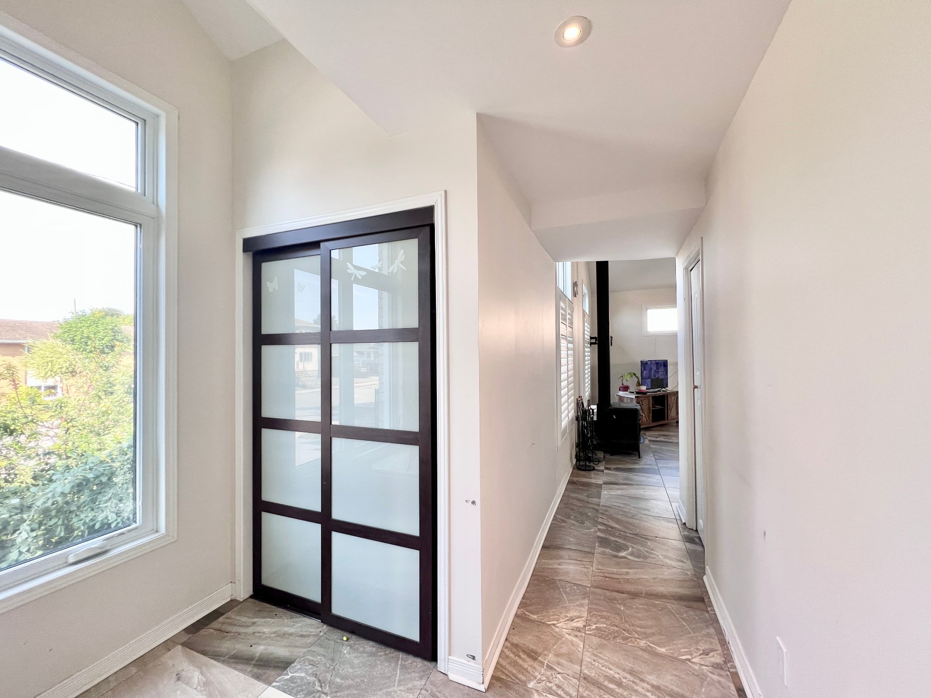 Two-storey main living unit.