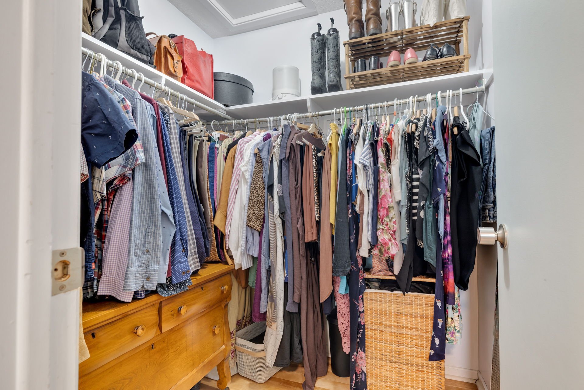 Walk-in closet