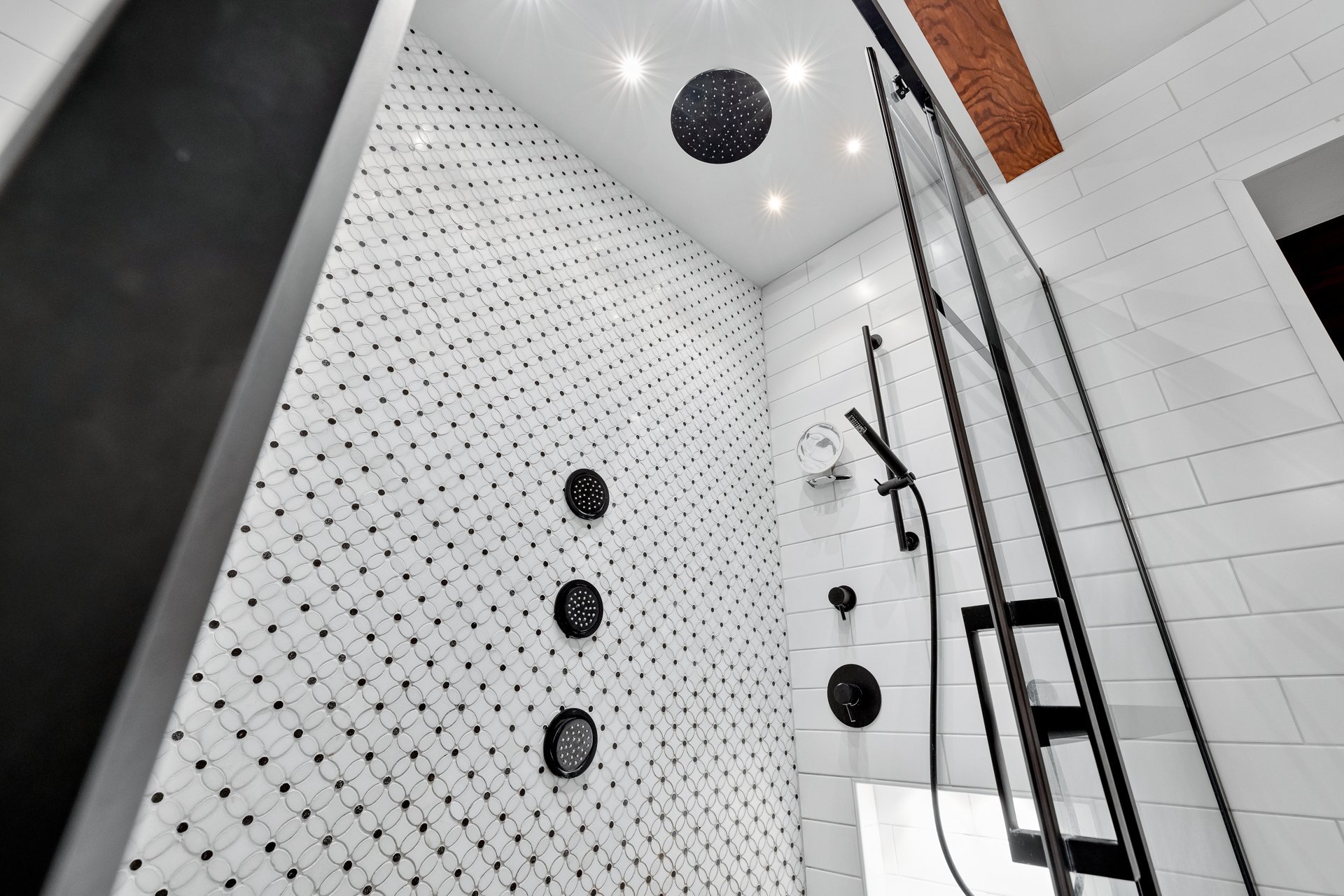 Salle de bains attenante à la CCP - Douche indépendante