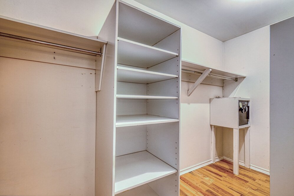 Walk-in closet