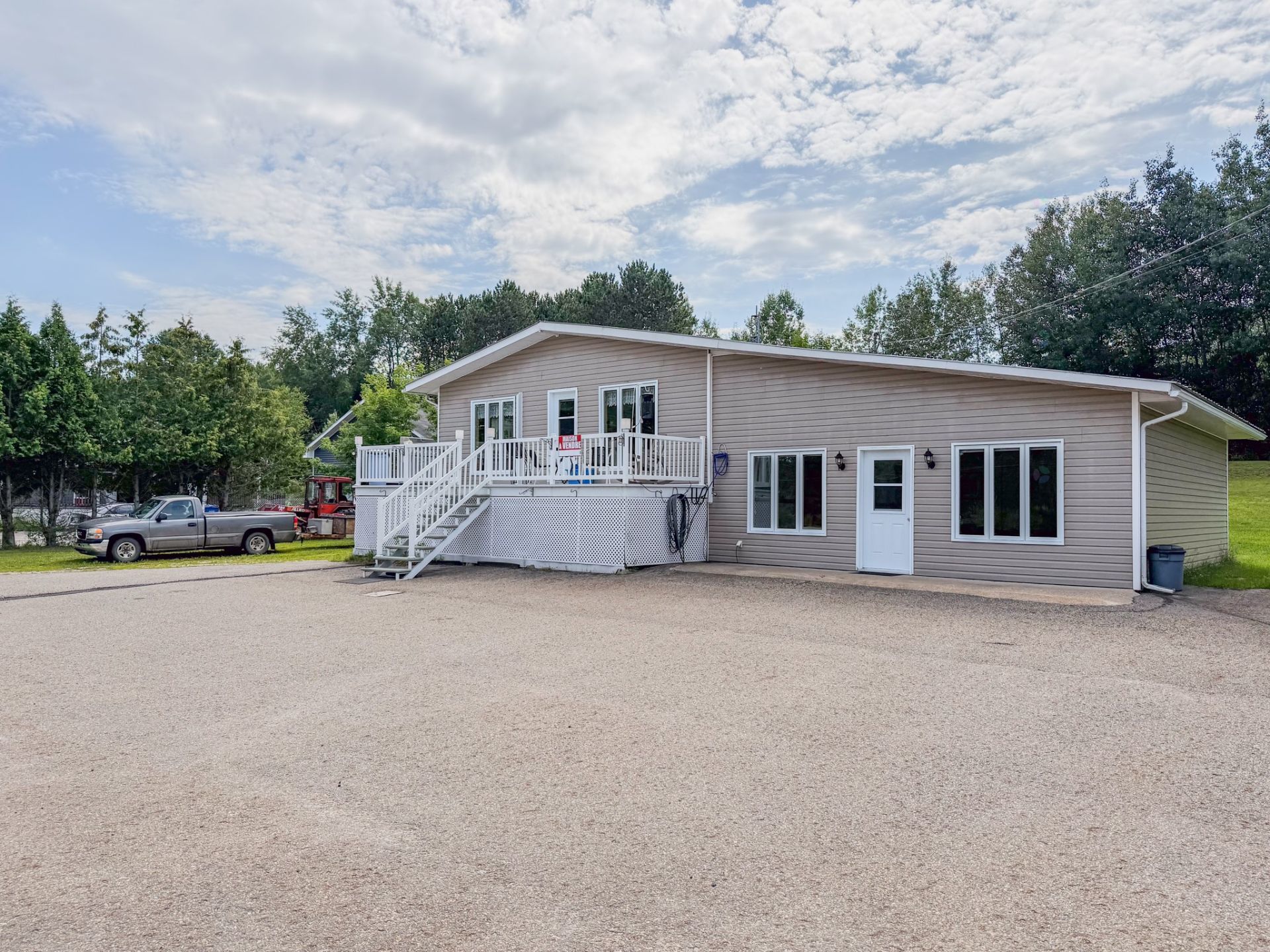 382 Ch. du Lac-Long 