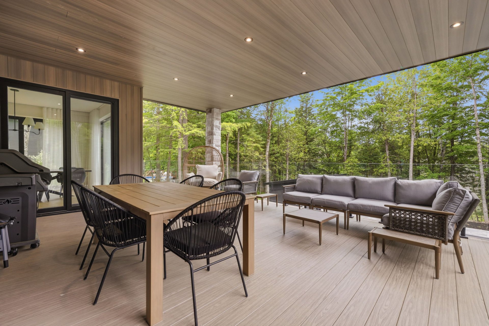 Spacious balcony overlooking the backyard