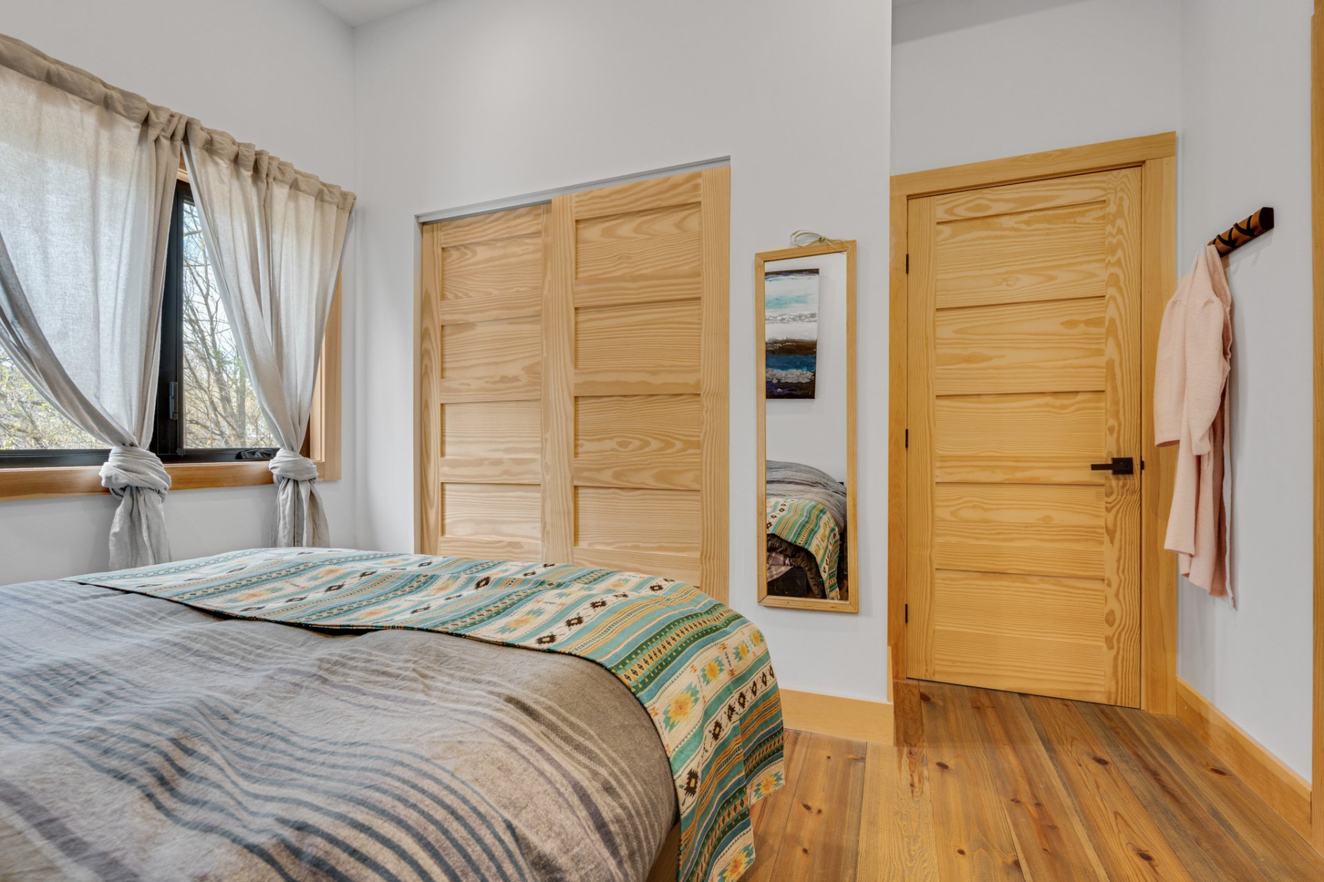 Bedroom - Main floor