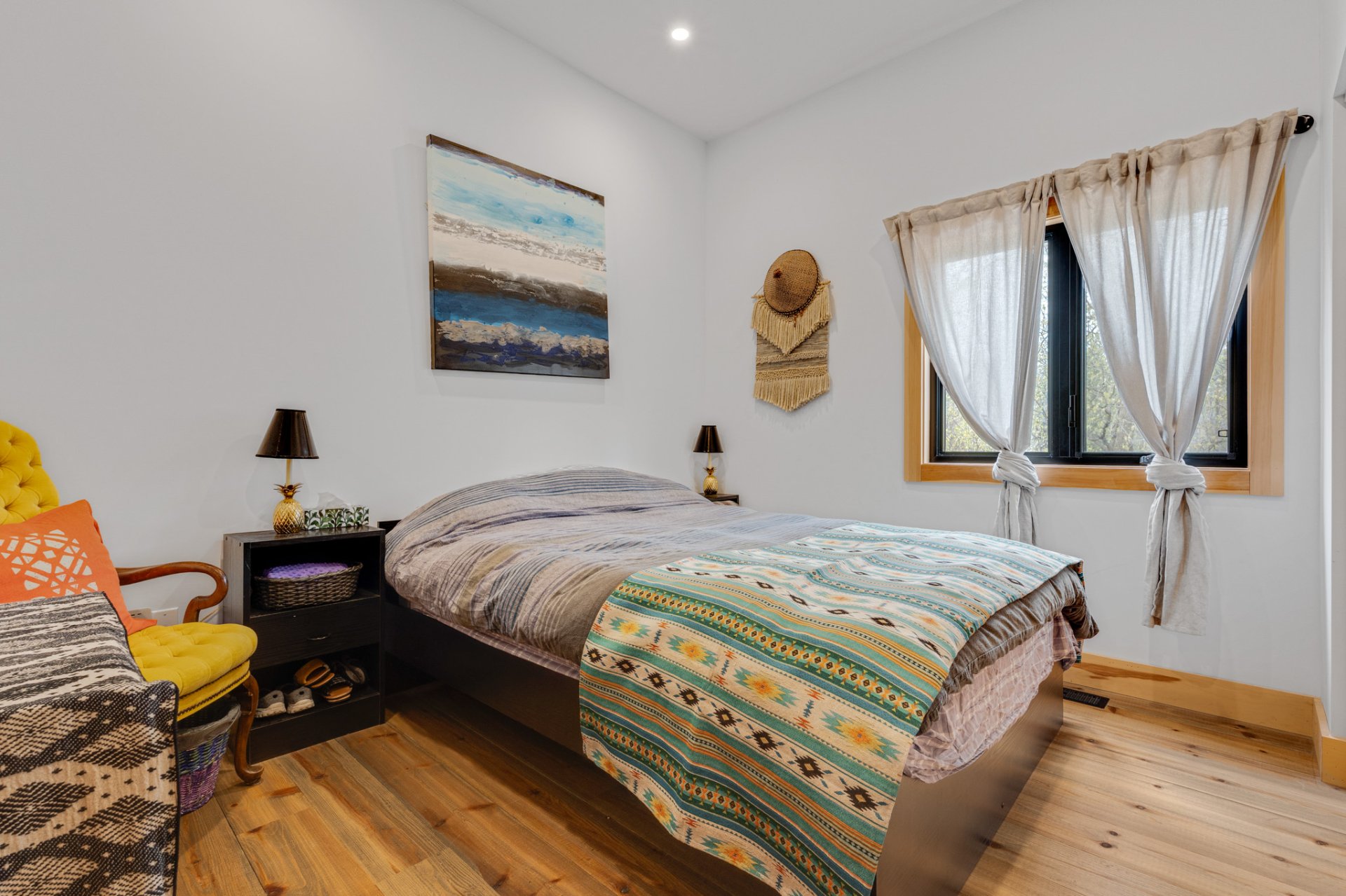 Bedroom - Main floor