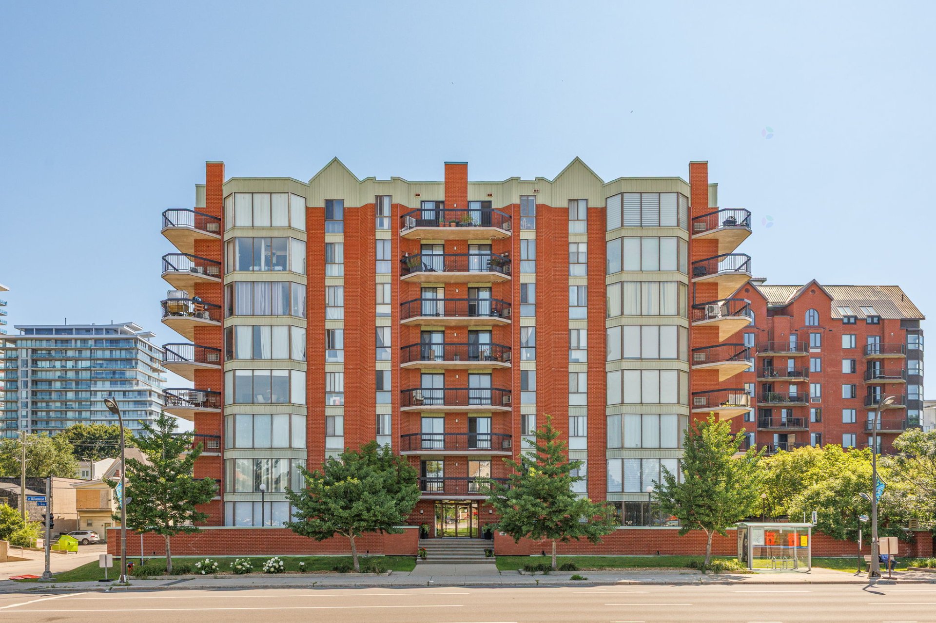 240 Boul. Maisonneuve 203