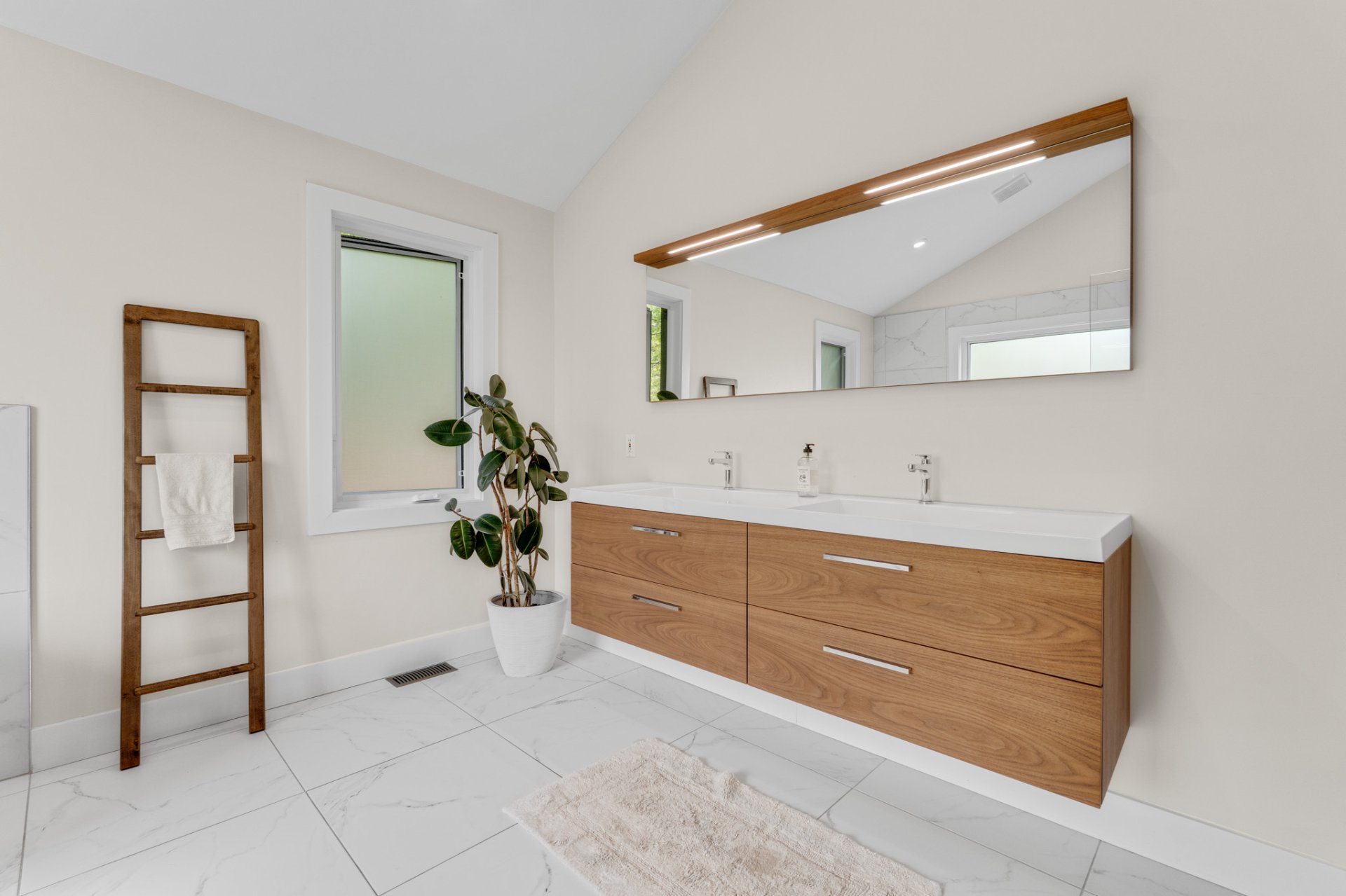 Ensuite bathroom