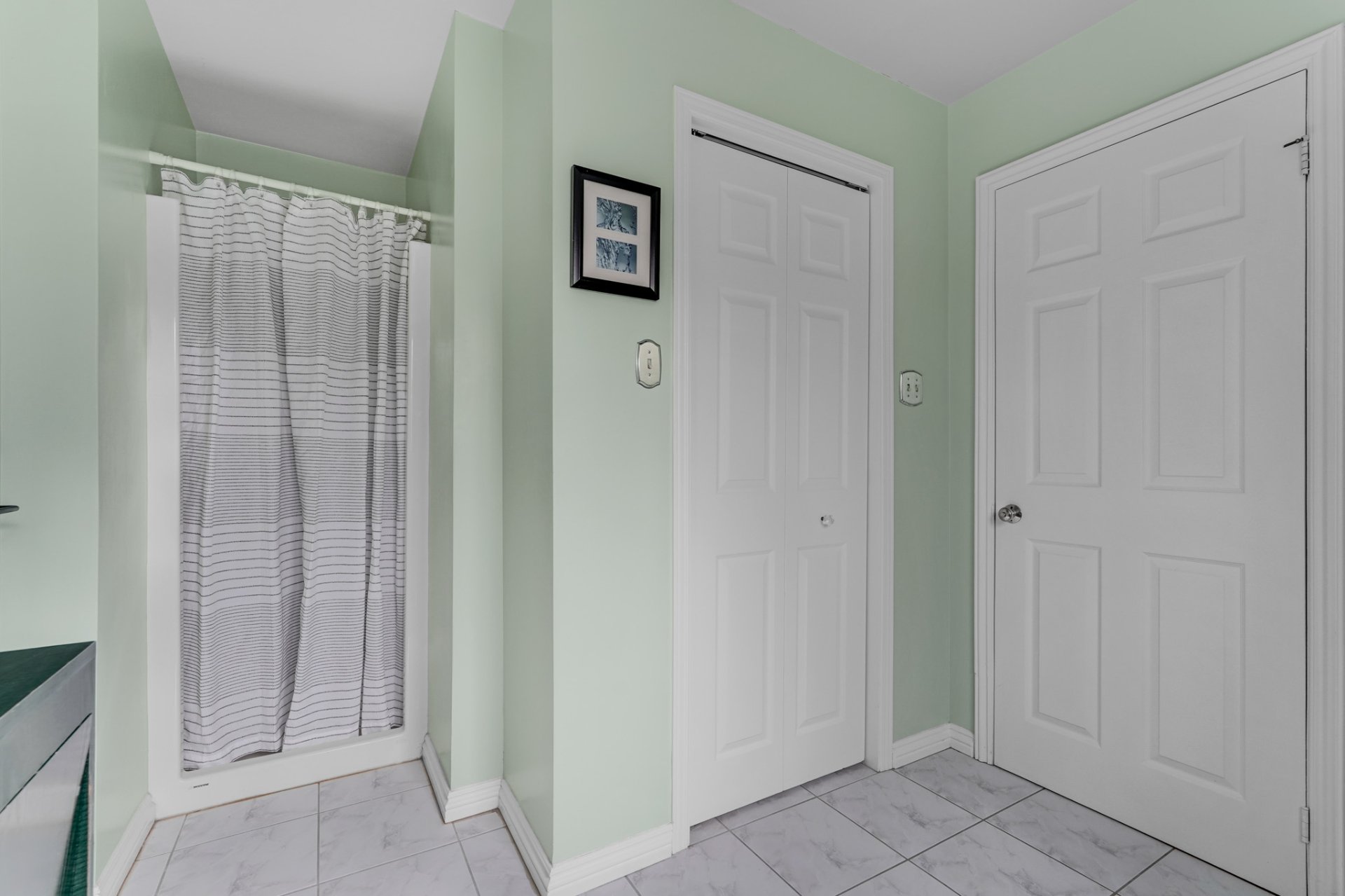 Autre - Salle de bains attenante à la chambre à coucher