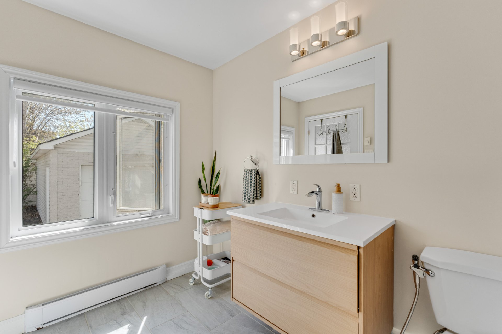 Bathroom - Main floor