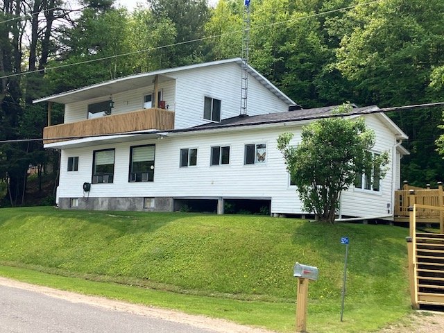 521 Ch. de la Rivière-Blanche 