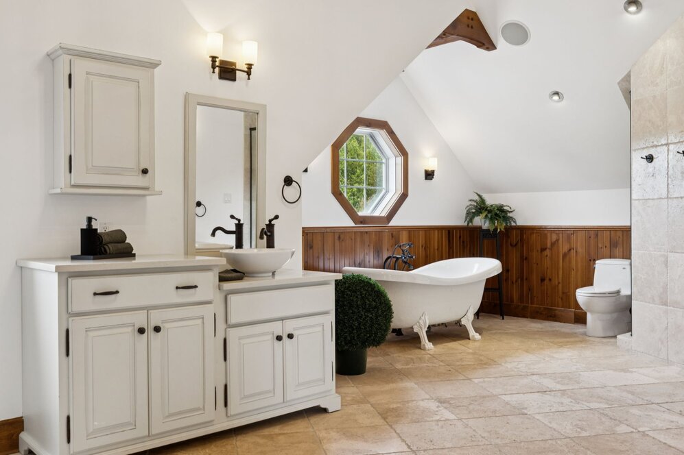 Ensuite bathroom