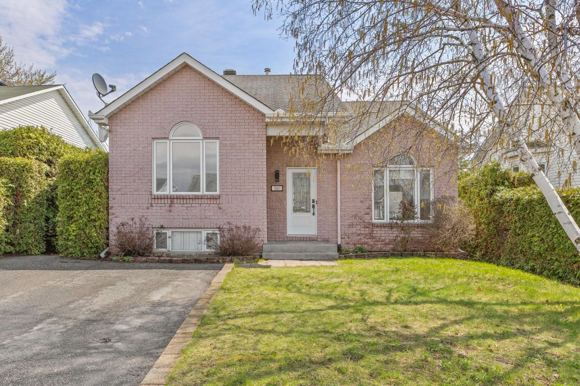 561 Rue Davidson E. 