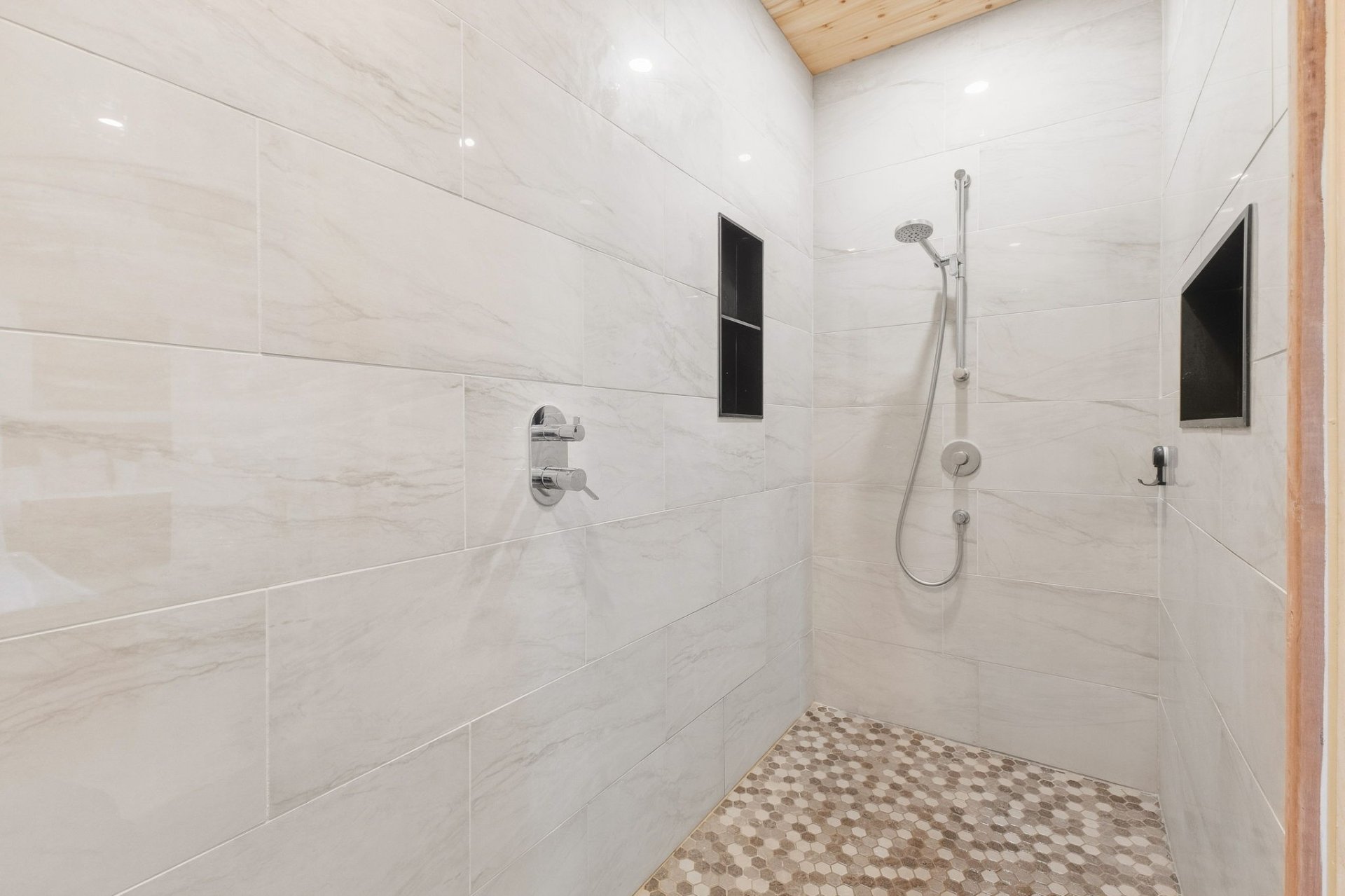 Independant shower