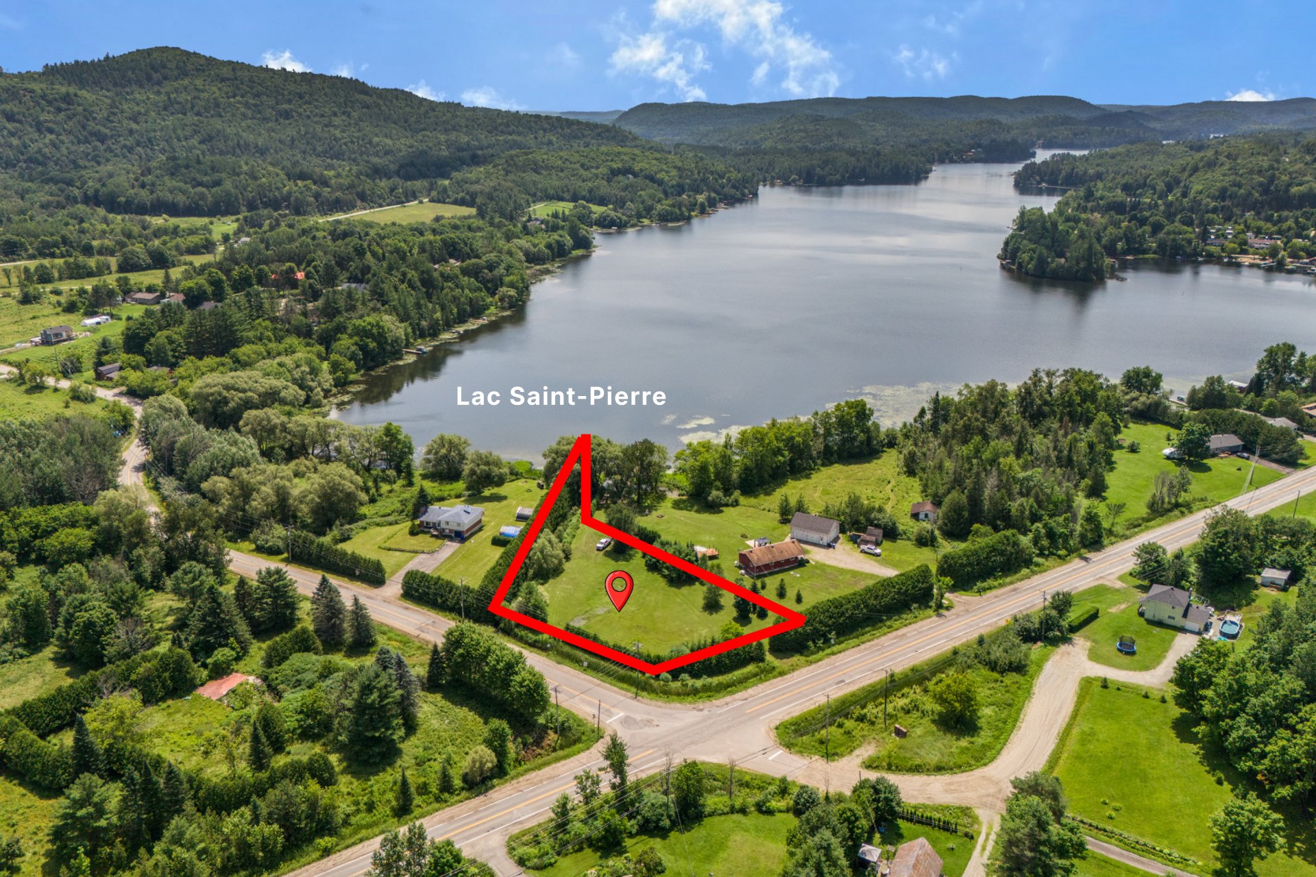 Photo aérienne - Les mesures sont à titre indicatives.