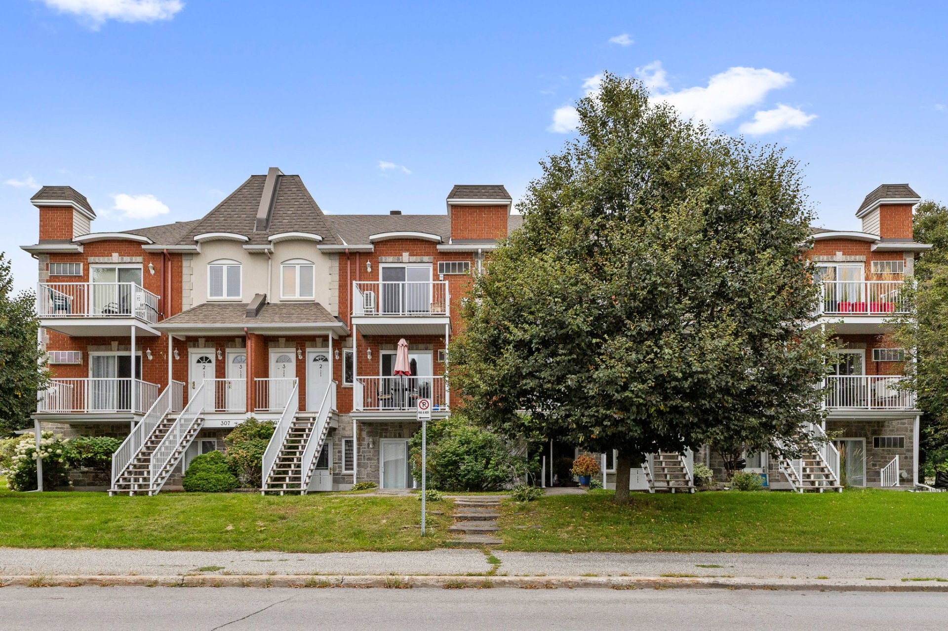 303 Rue de la Côte-des-Neiges 3