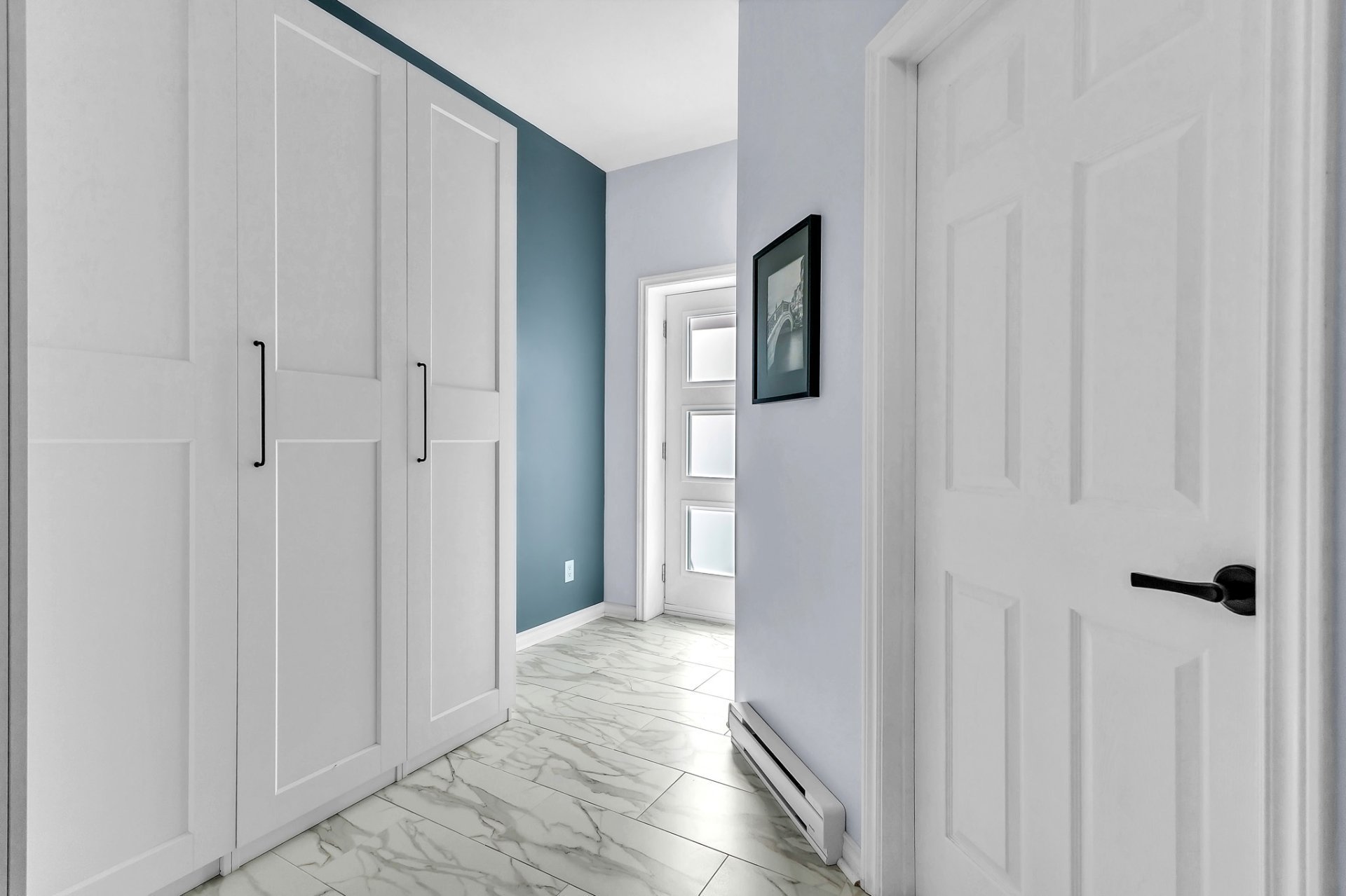 Entrée extérieure côté/vestiaire