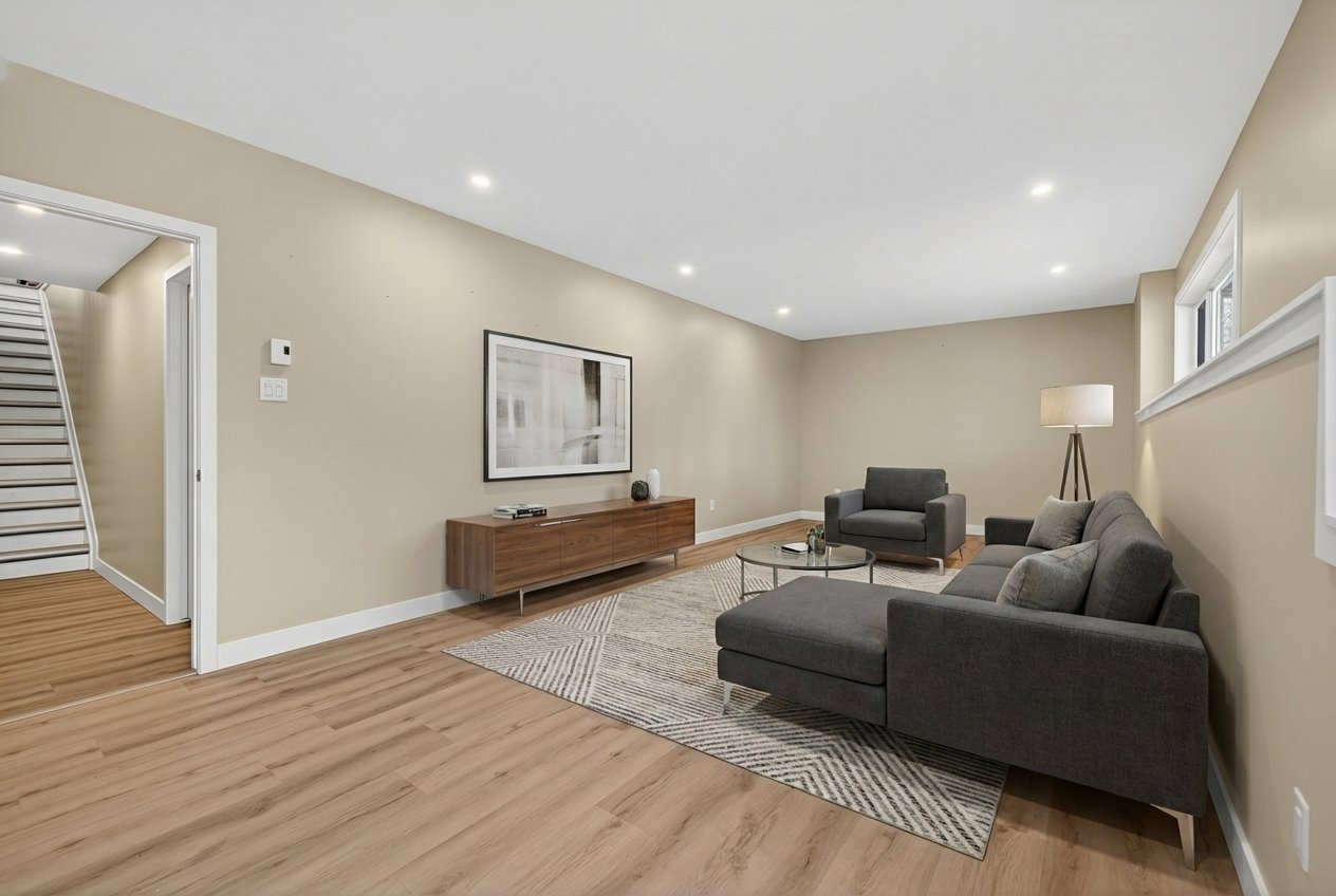 Living room - Virtual staging for illustrative purposes only.