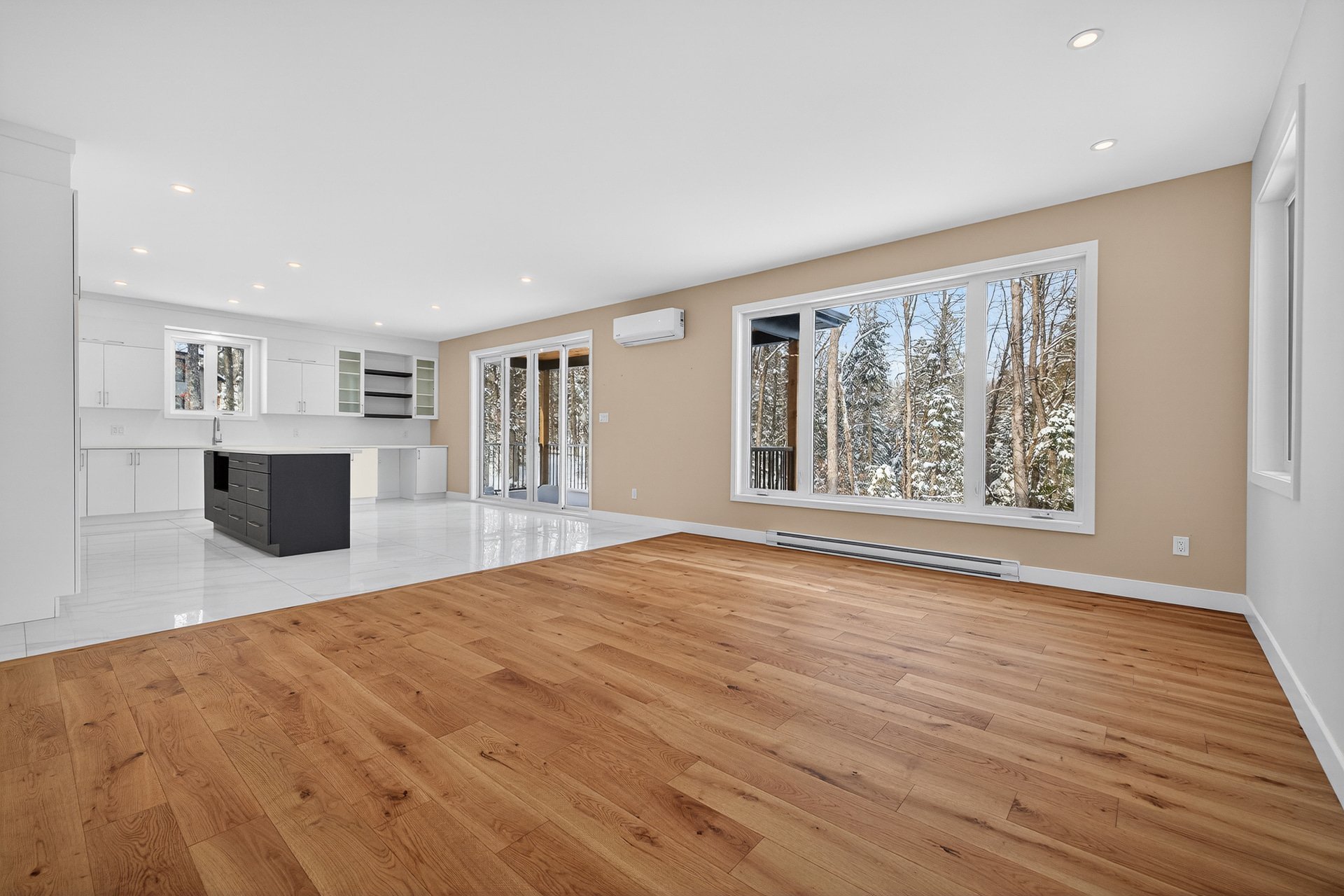 Living room - Authentic images of the property as is.