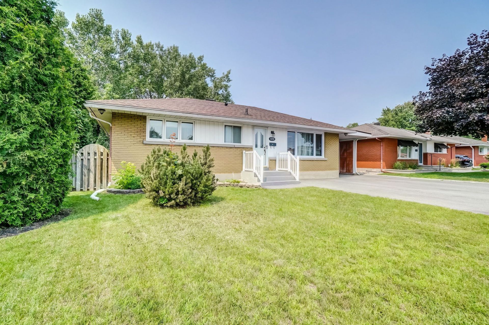 572 Rue Charles-Desnoyers 1