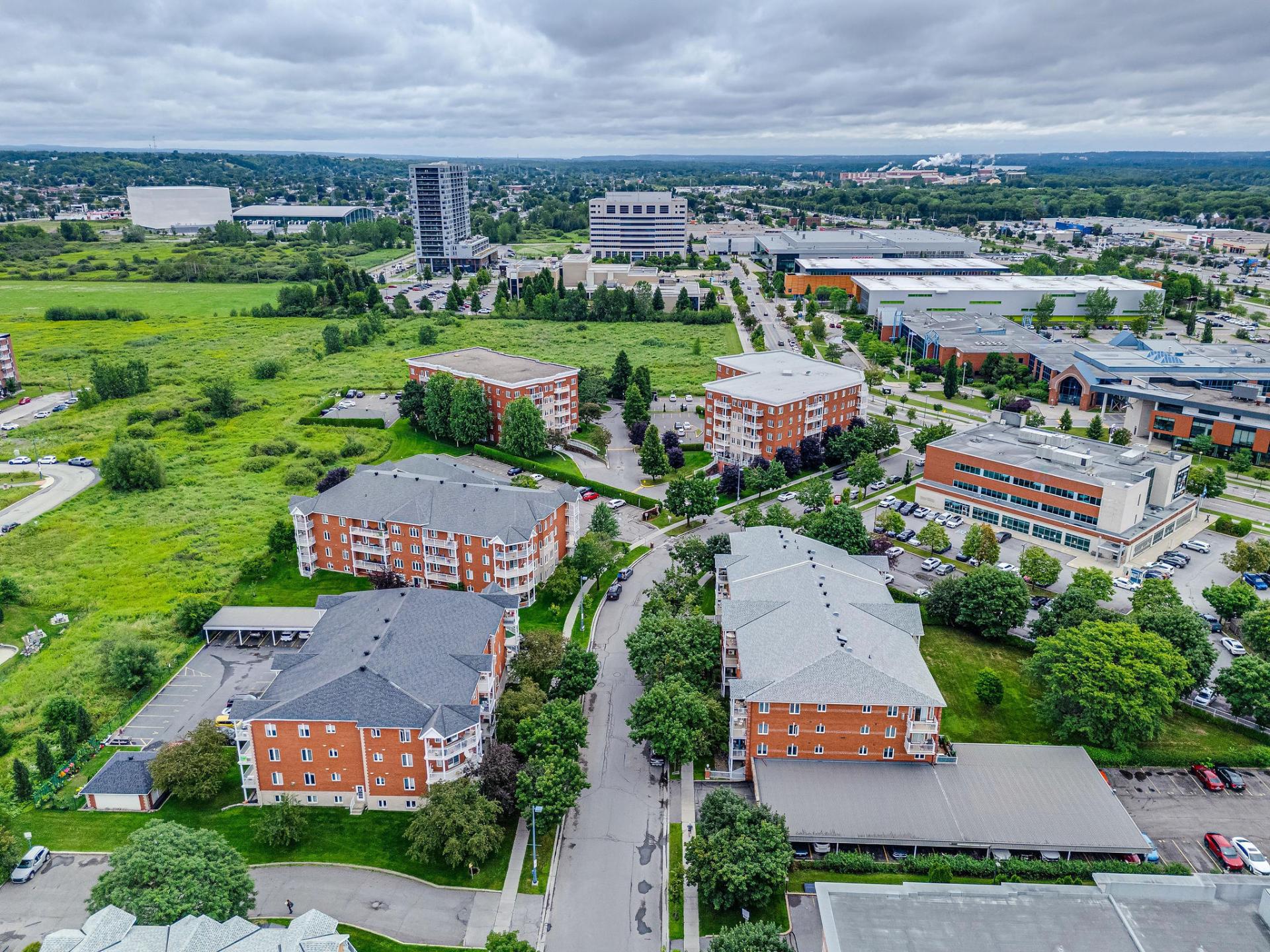 Vue aérienne du quartier et des environs