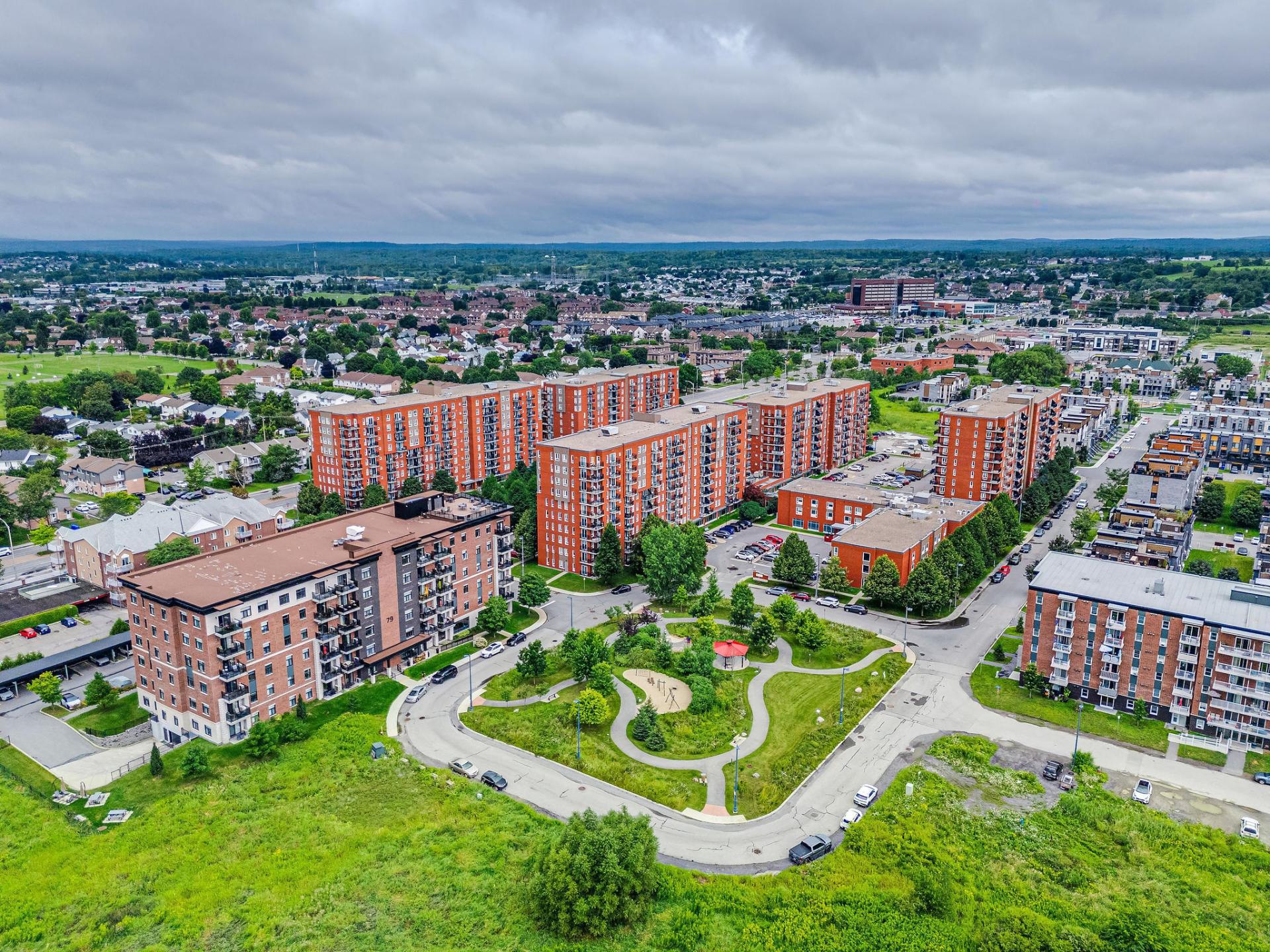 Vue aérienne du toît de la batisse des environs