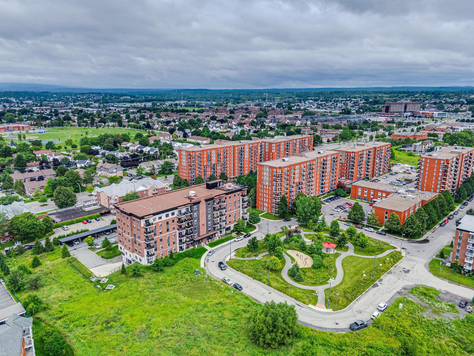Vue aérienne du toît de la batisse des environs