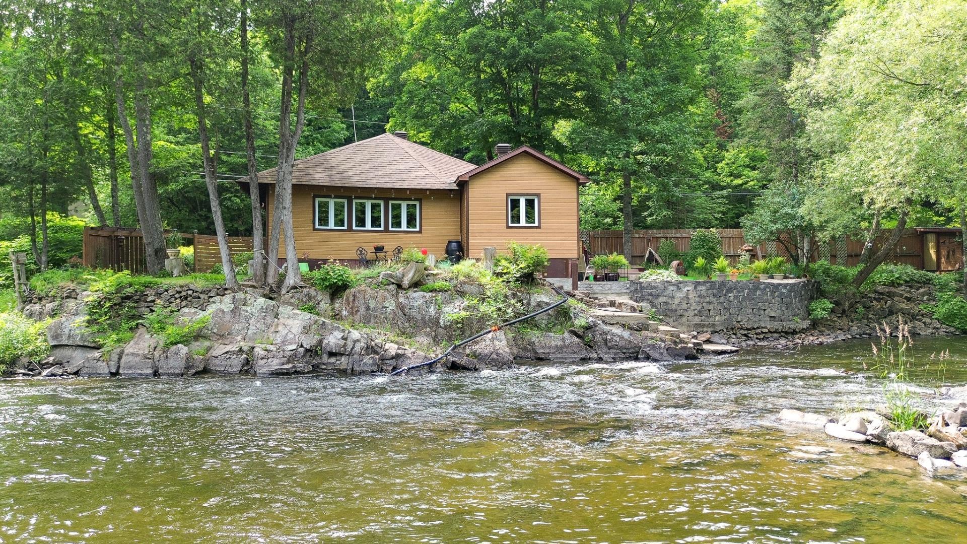 306 Ch. de la Rivière-Blanche 