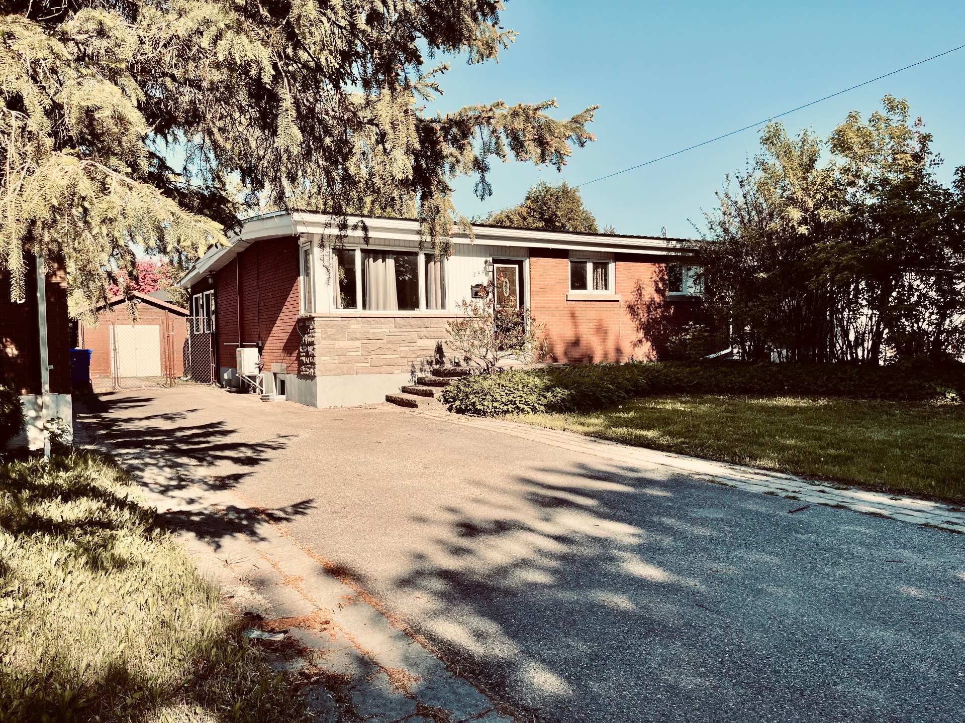 299 Rue Guy-Millette 