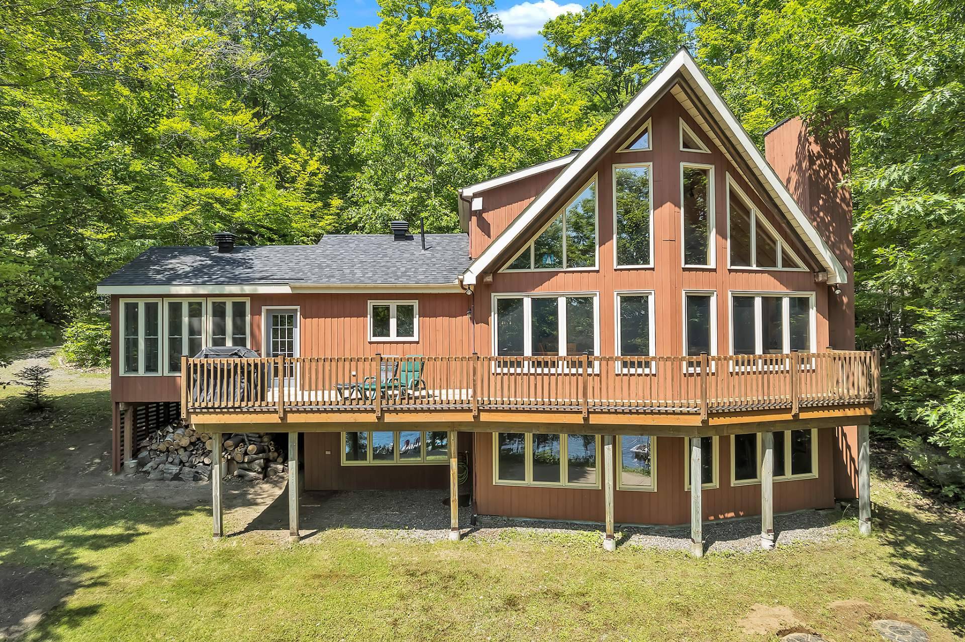 242 Ch. du Lac-Grand