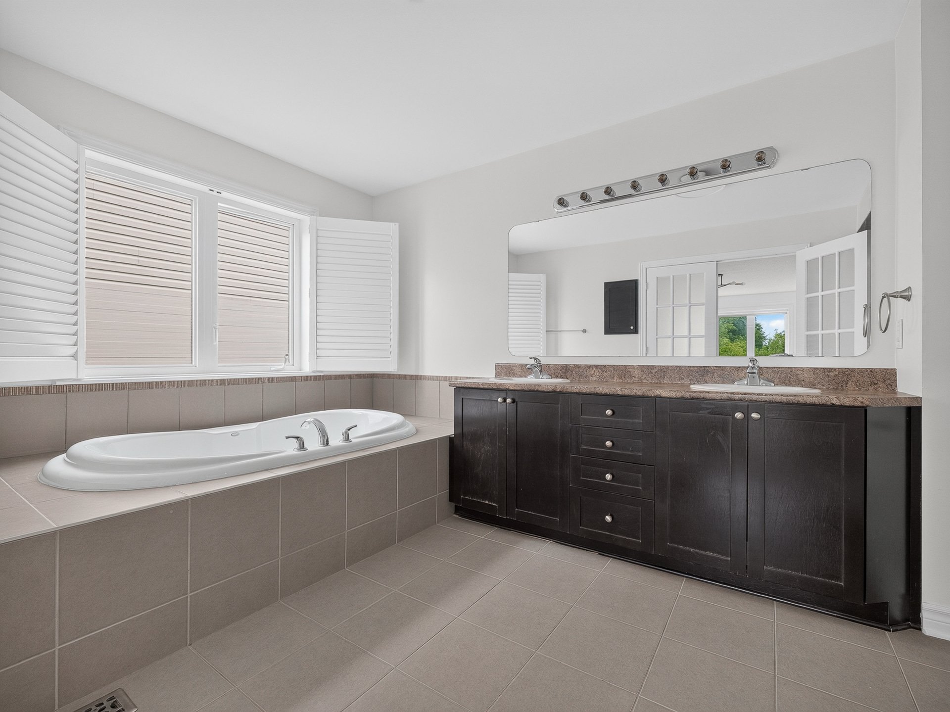 Ensuite bathroom