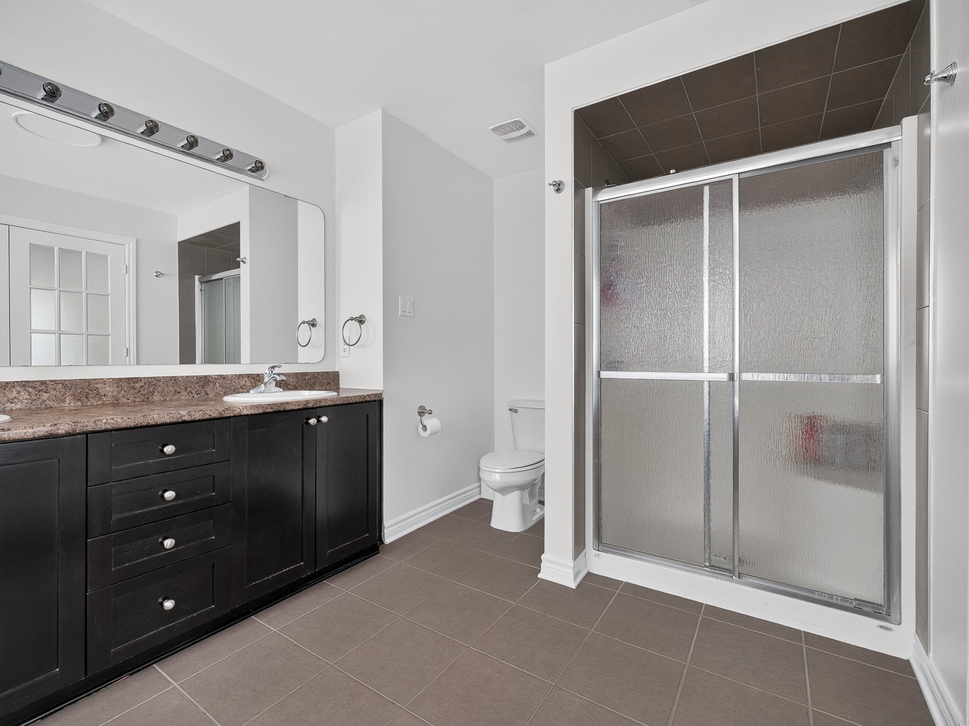 Ensuite bathroom