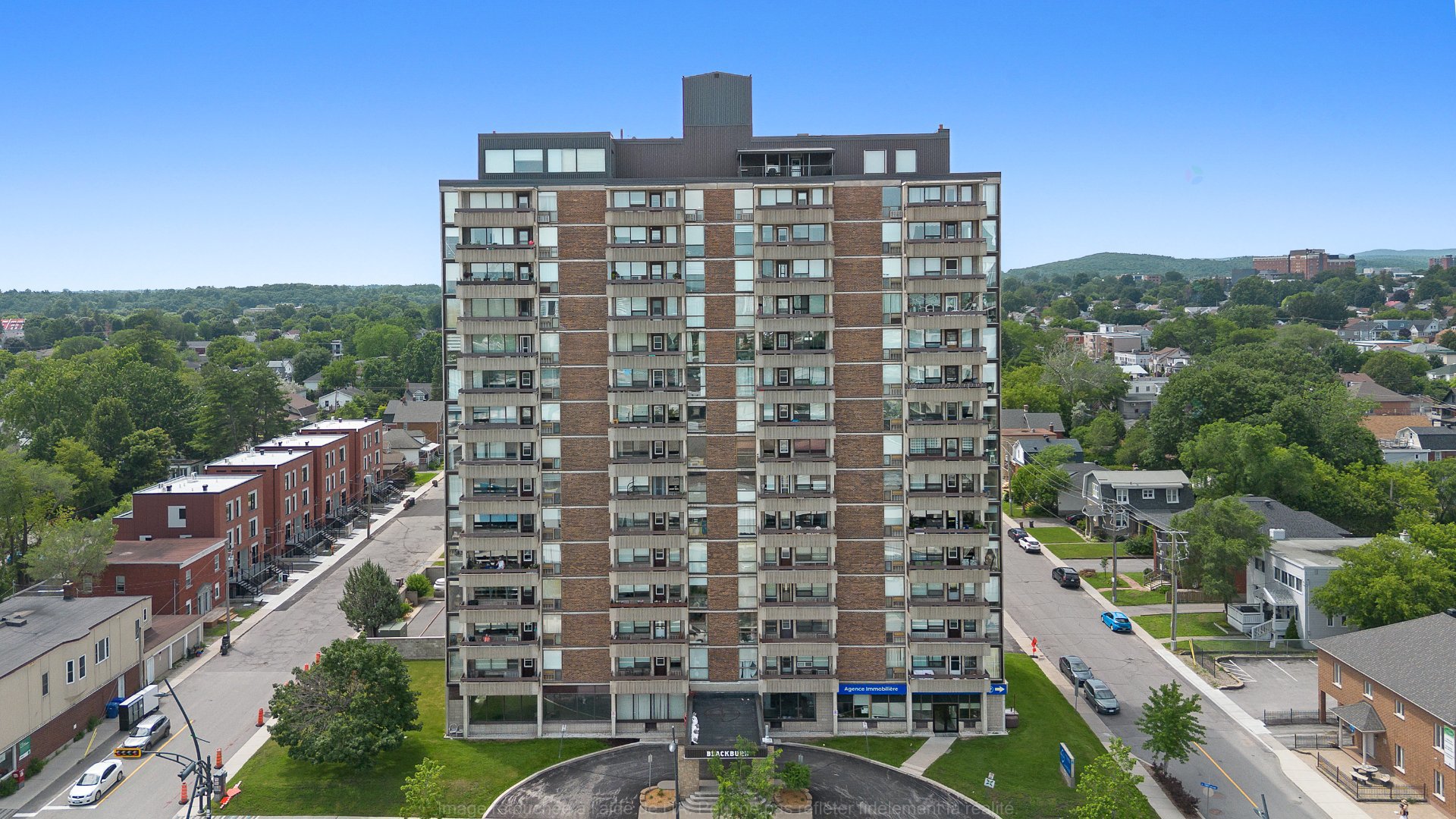 295 Boul. St-Joseph 208