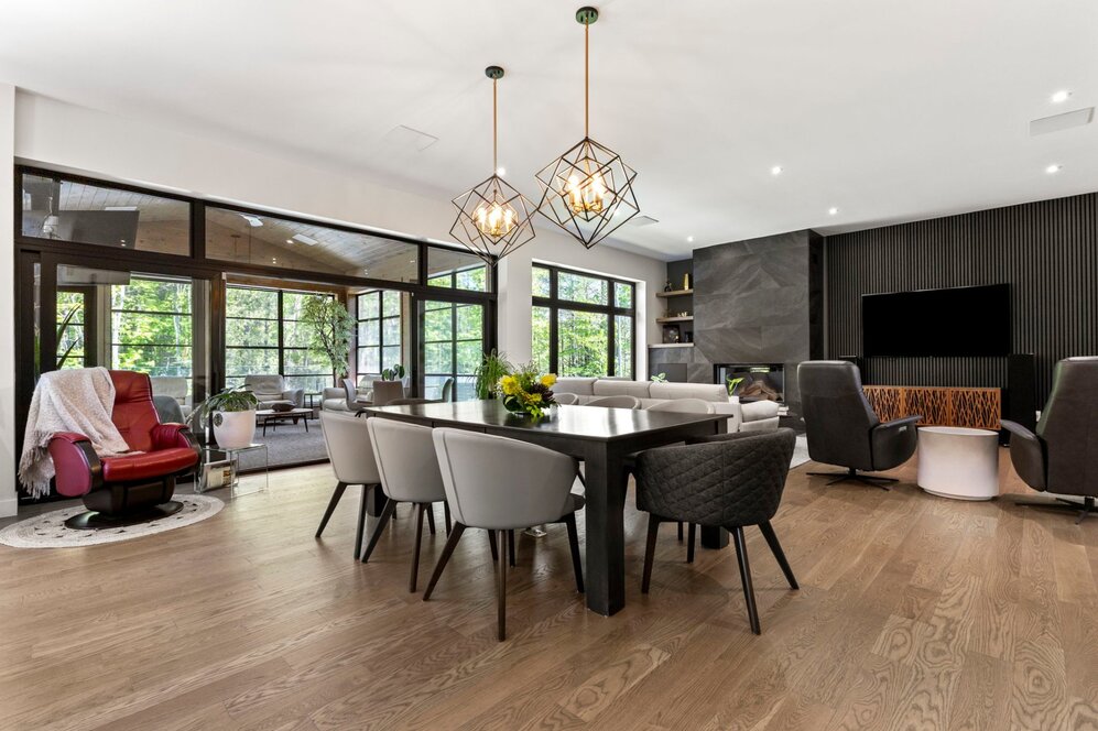 Dining room - High-end speaker in the dining room