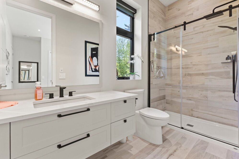 Bathroom - Adjacent to bedroom 2 on the main floor