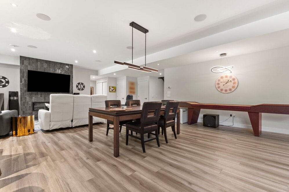 Family room - High-end speaker in family room