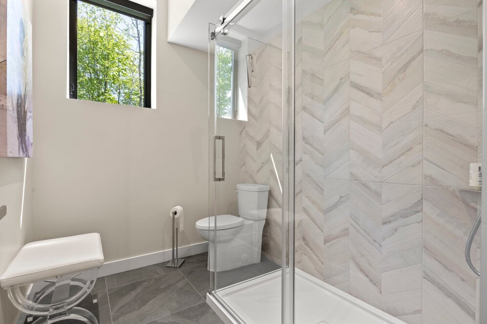 Bathroom - Adjacent to the two basement bedrooms