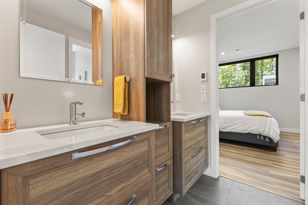Bathroom - Adjacent to the two basement bedrooms