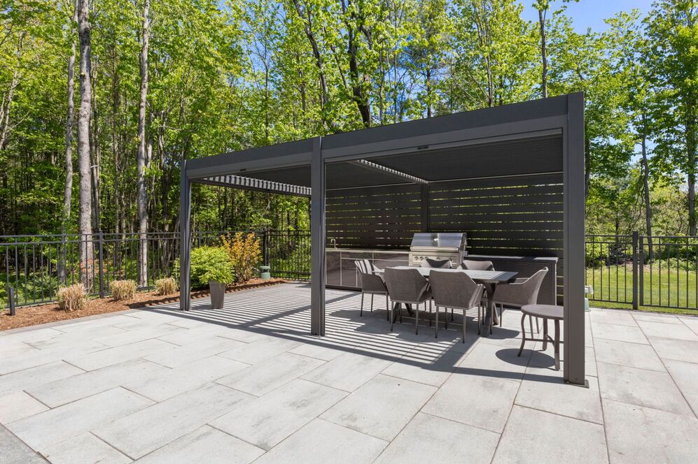 Backyard - Pergola with motorized retractable roof