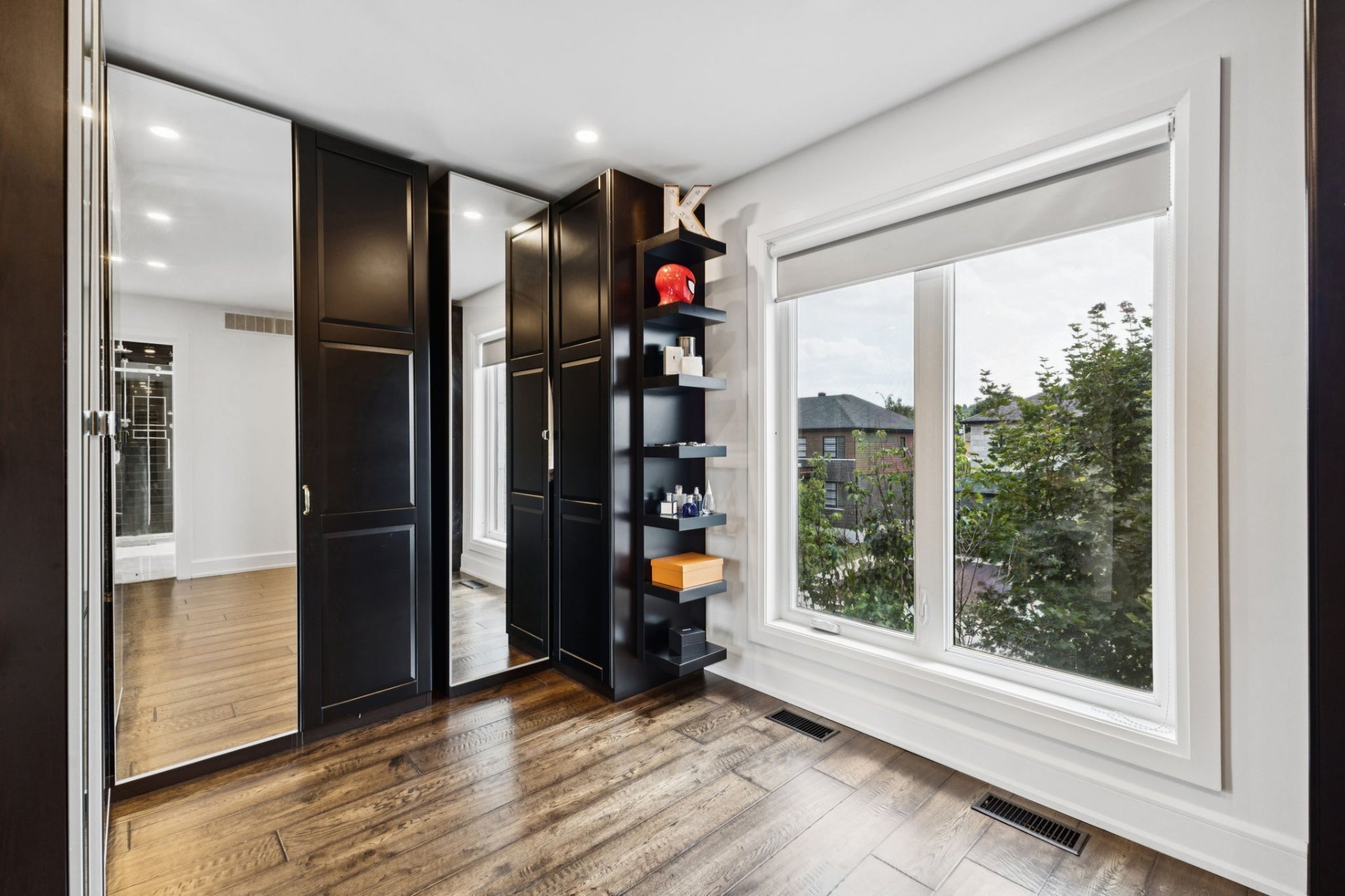 Walk-in closet