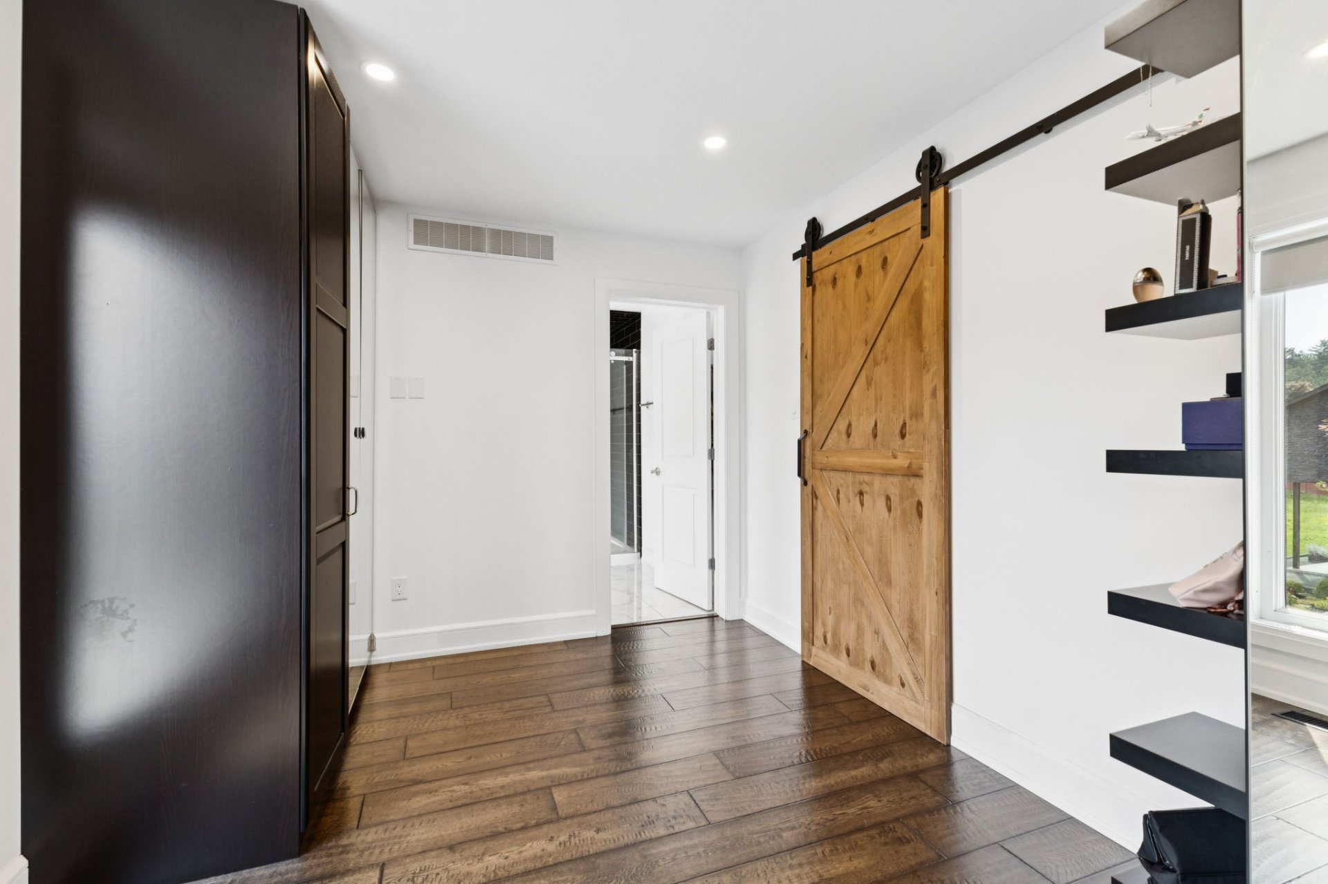 Walk-in closet