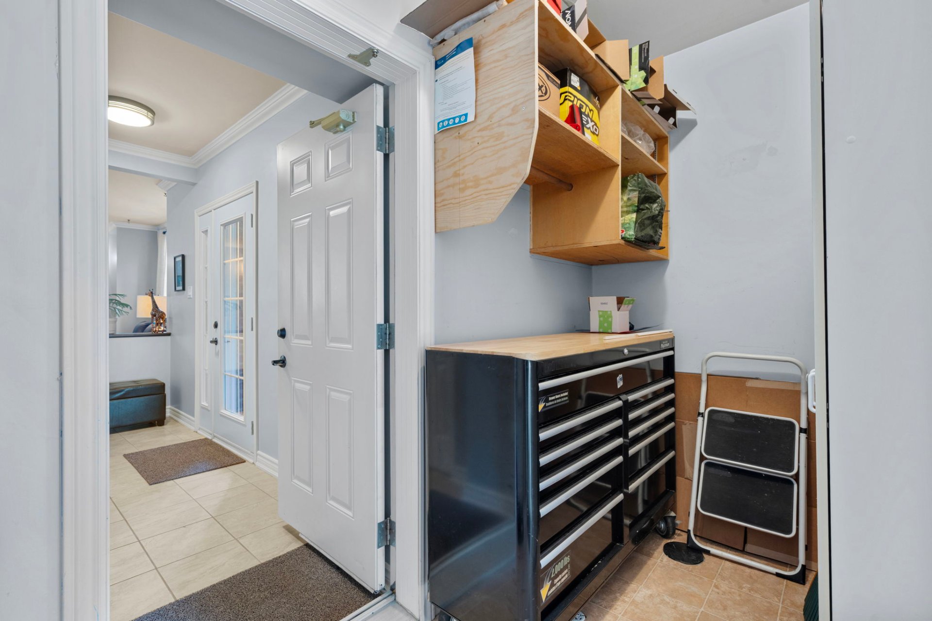 Rangement - Espace de rangement entre le garage et le condo