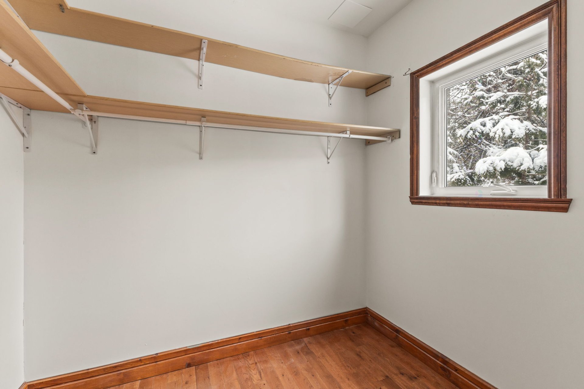 Walk-in closet