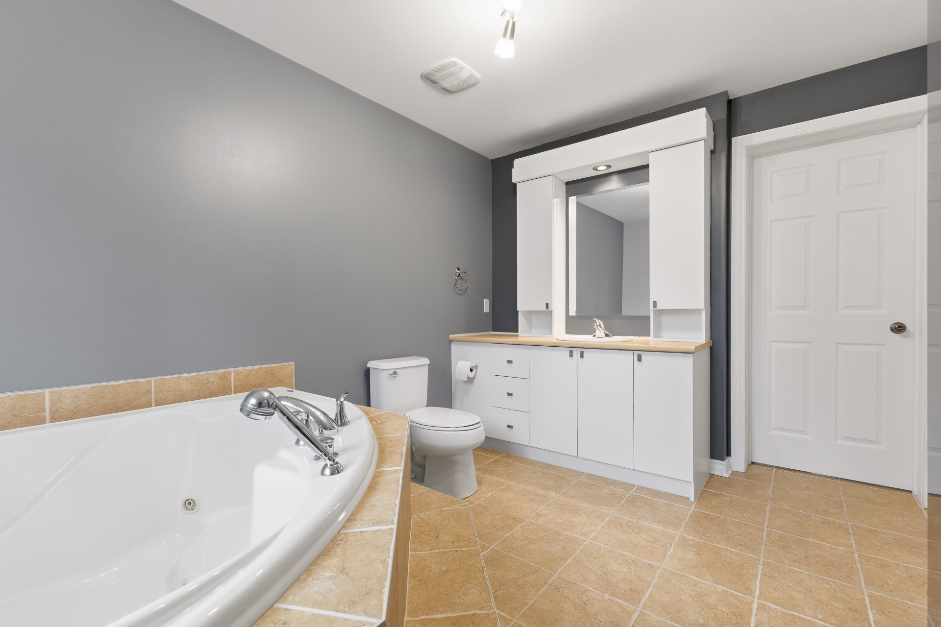 Ensuite bathroom