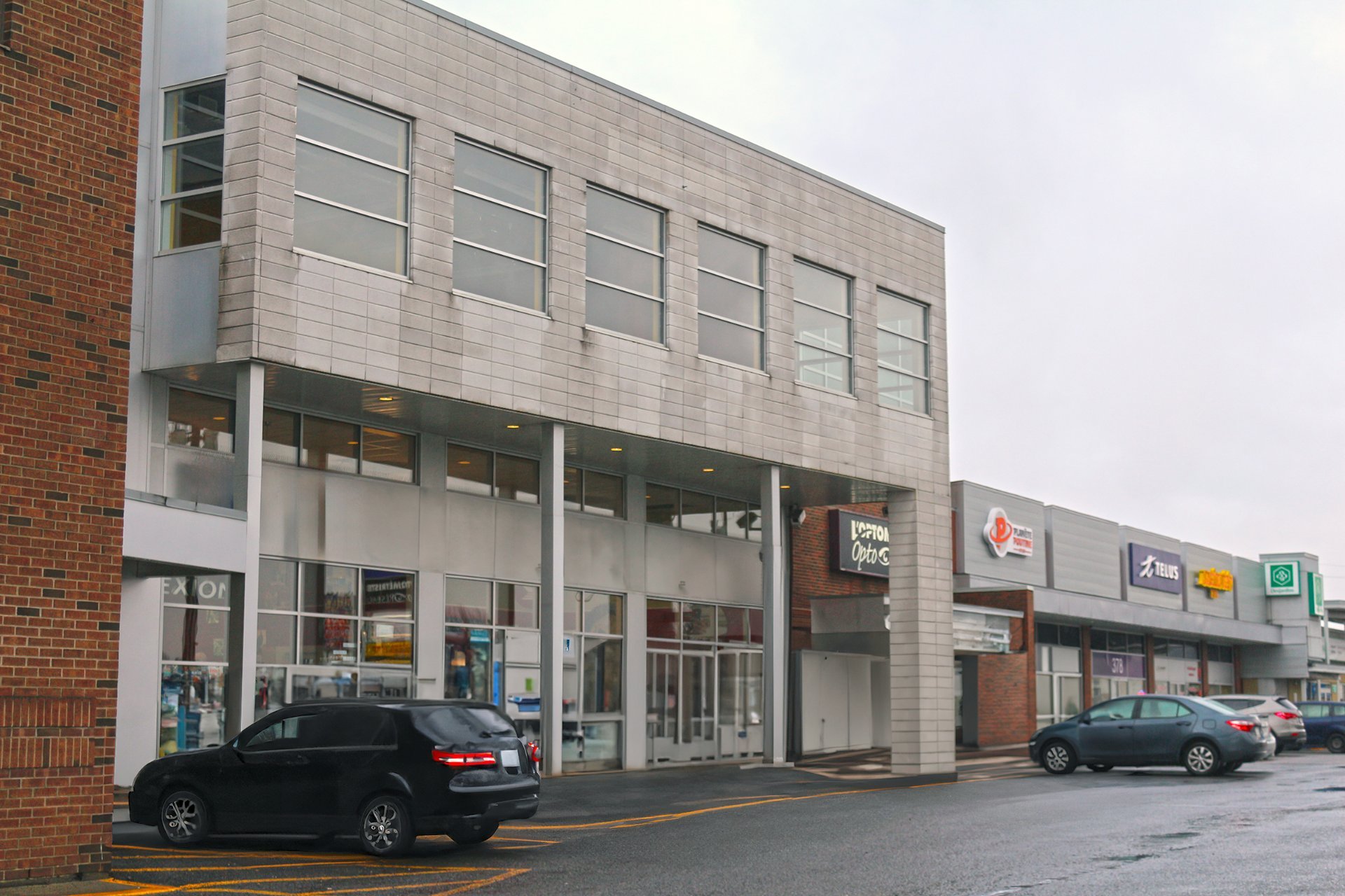 390 Boul. Maloney E. 