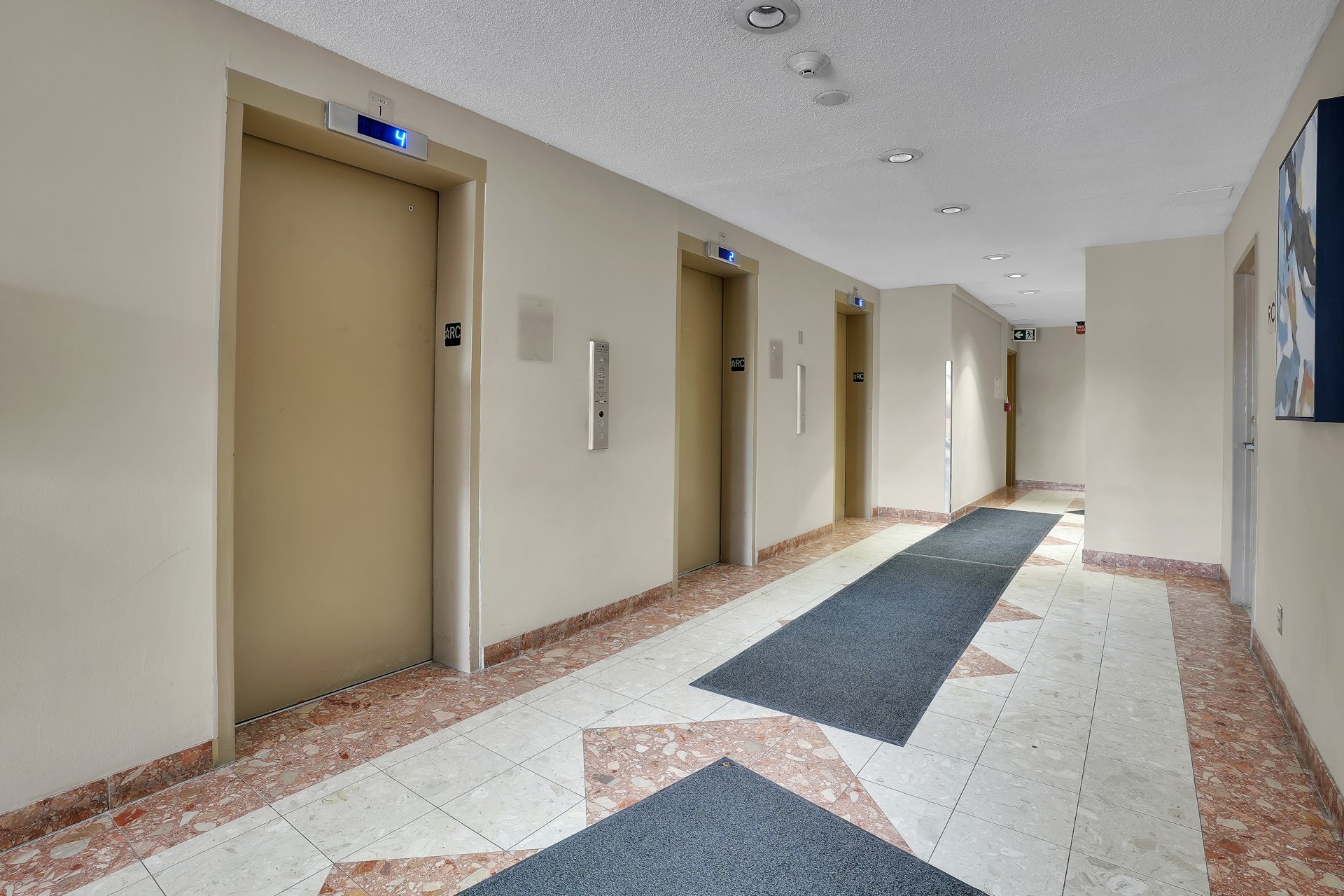 Elevator - 3 elevators for 2104 identifed Penthouse