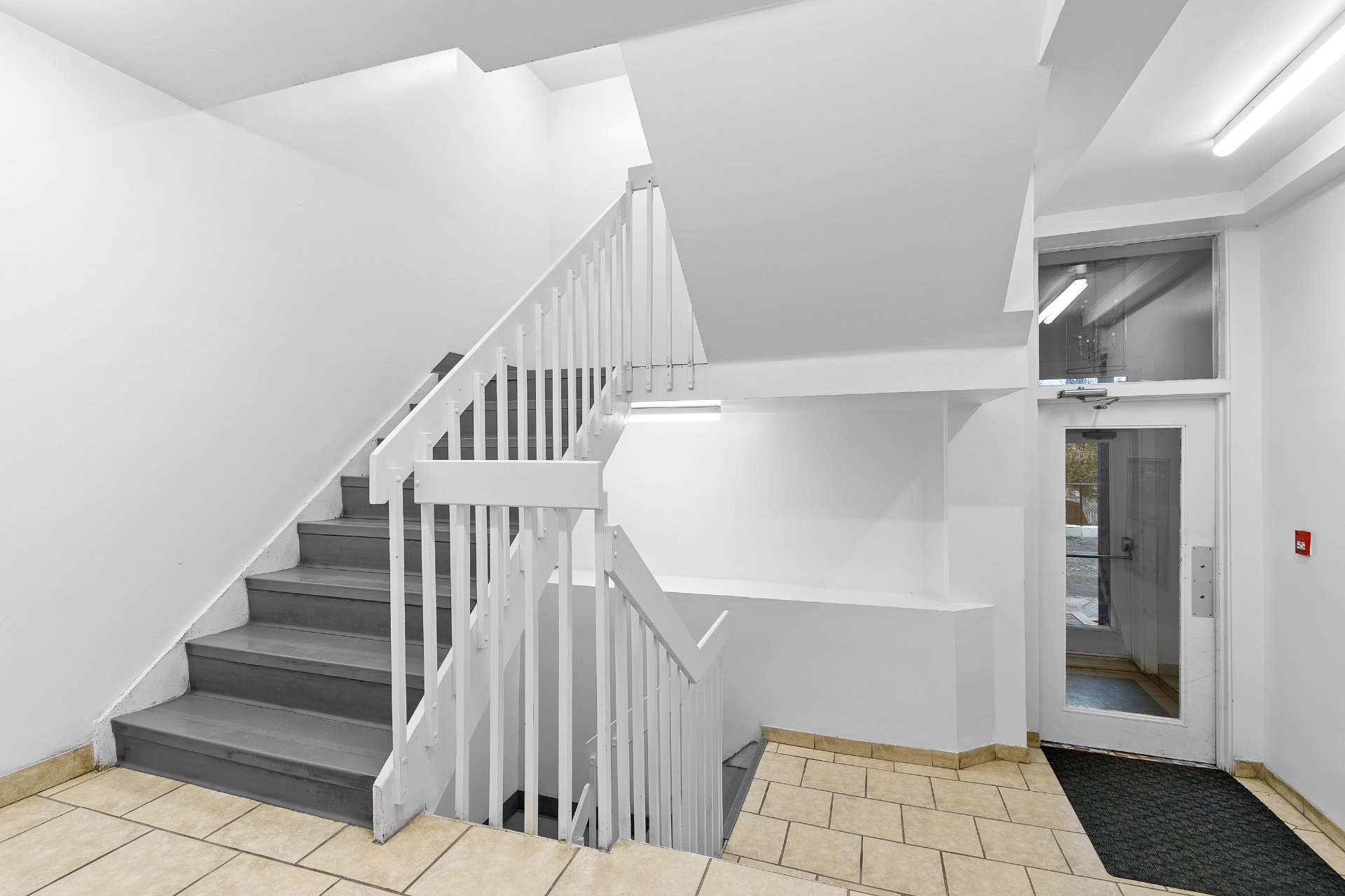 PASAGEWAY - Entrée arrière local_1