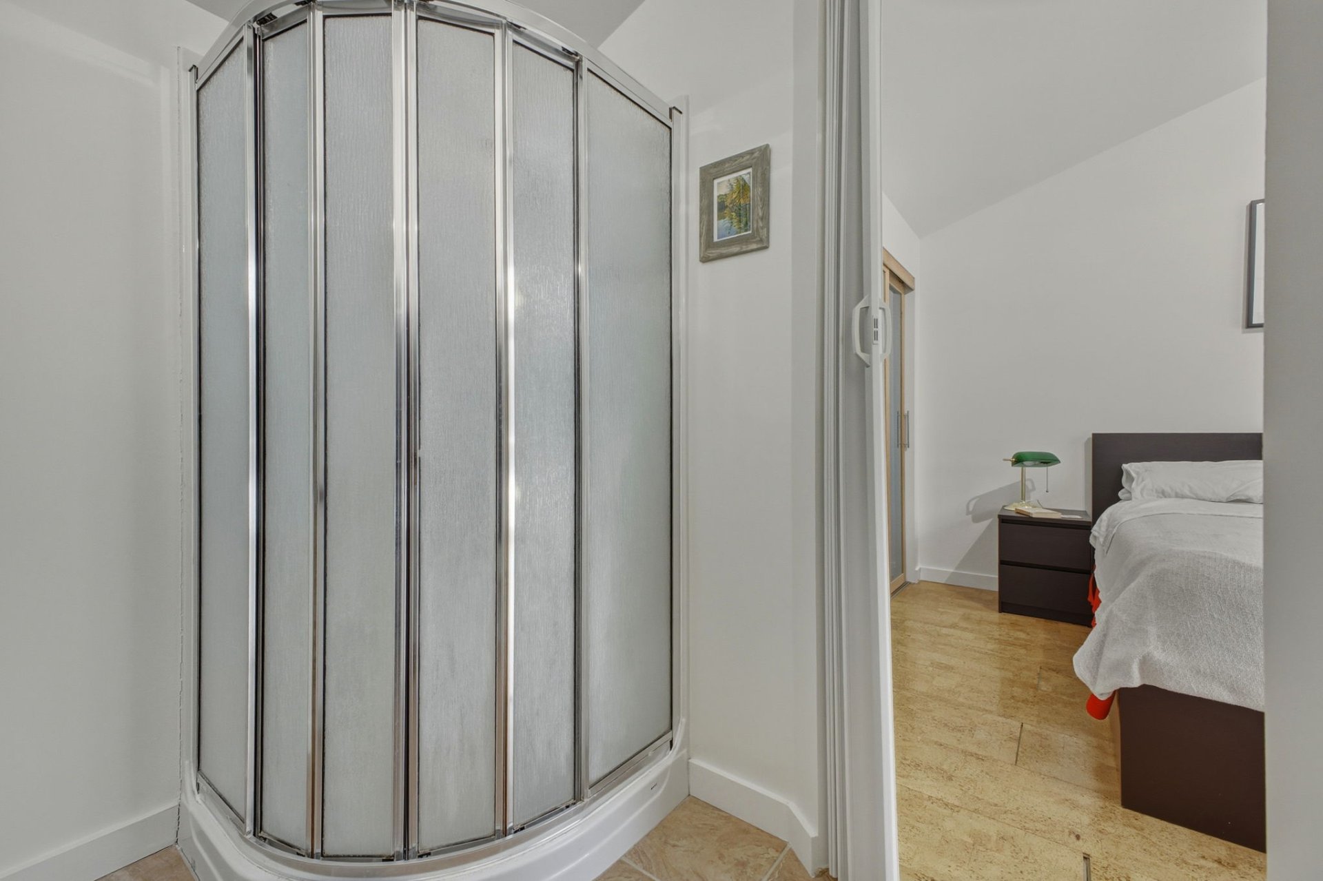 Salle de bains attenante à la CCP