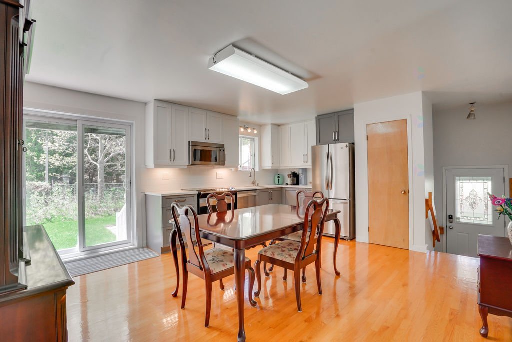 802 Boul. St-René E. — photo 2
