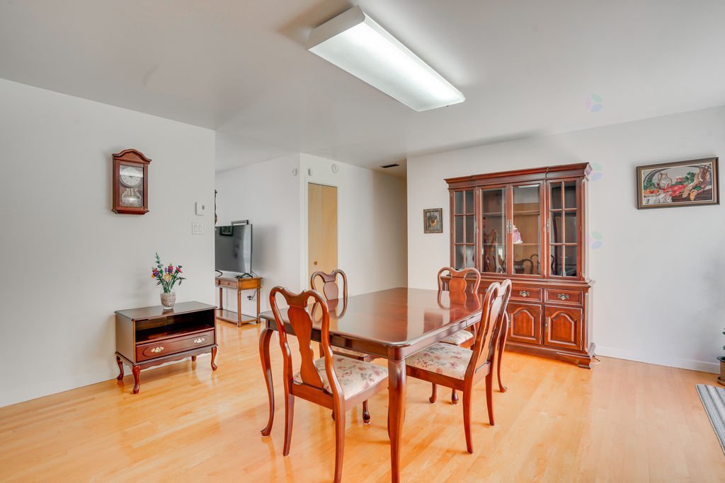 802 Boul. St-René E. — photo 3